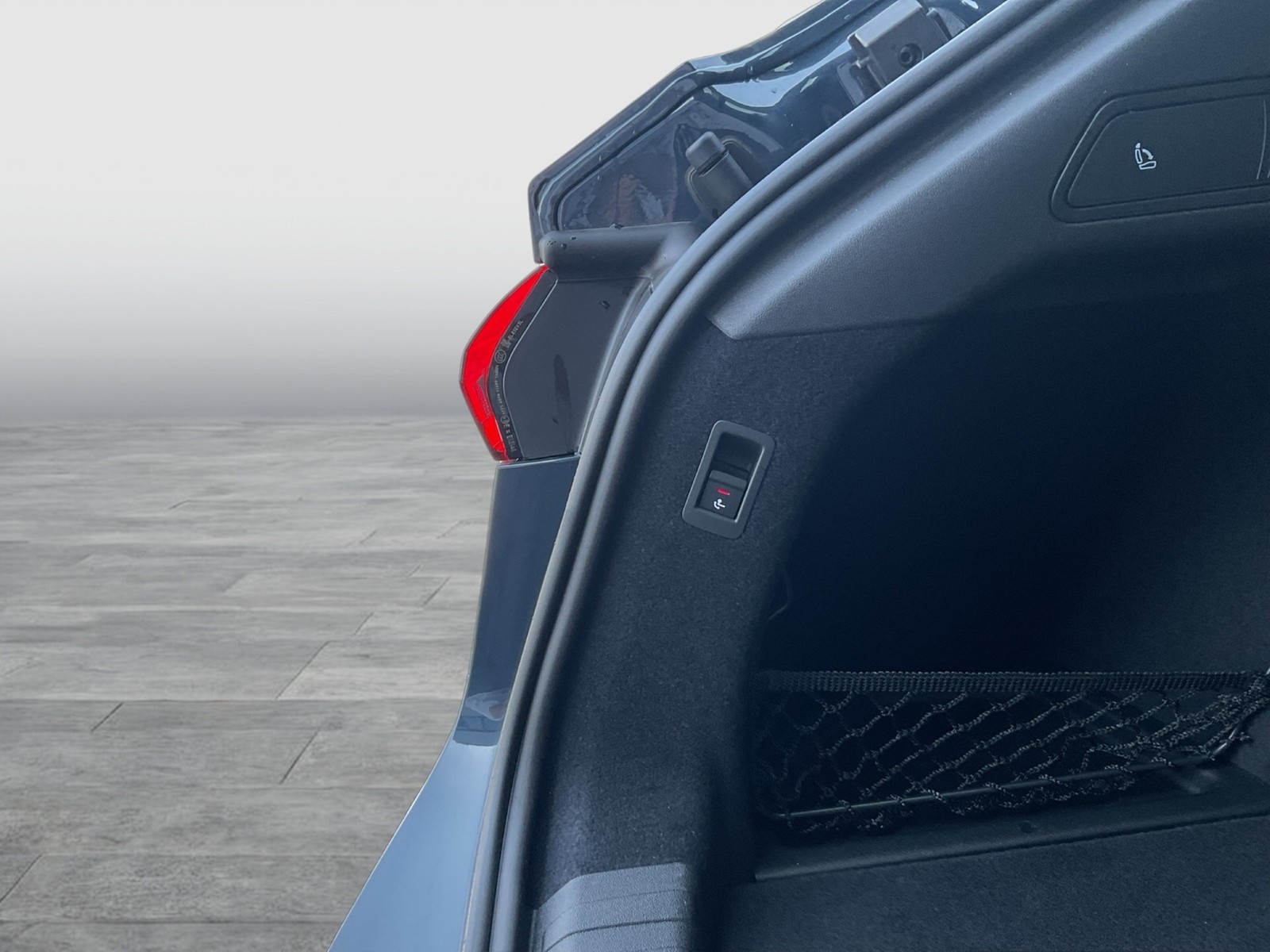 Audi A6 e-tron Avant performance advanced AHK LM21