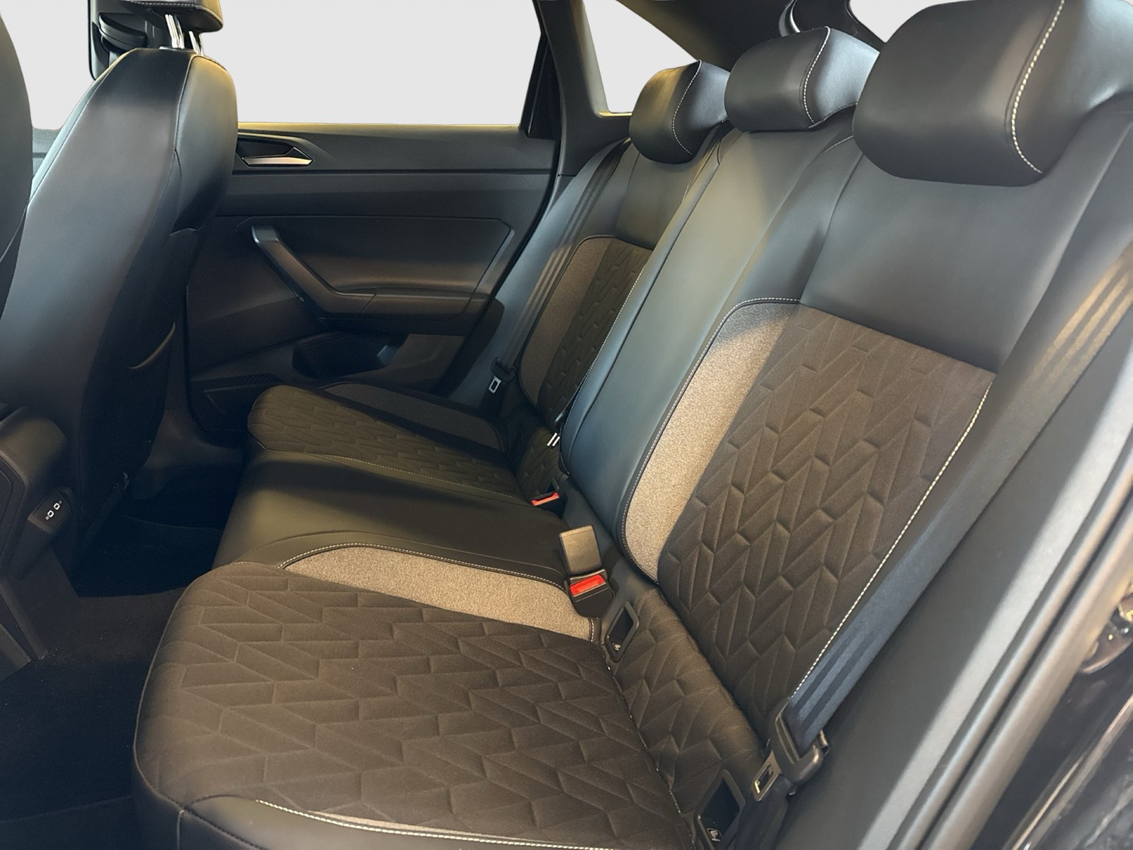 Volkswagen Taigo 1.0 GOAL ACC NAVI LM17 CARPLAY SITZHEIZUNG