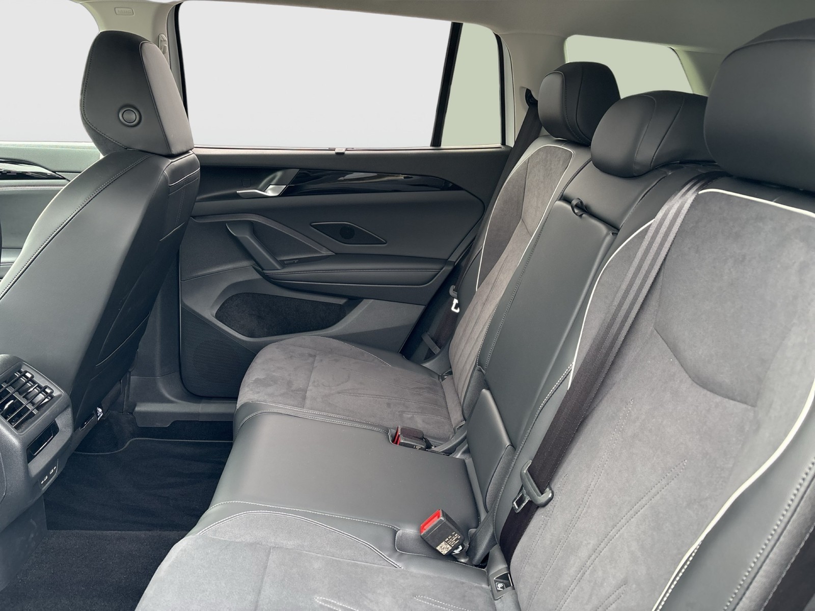 Volkswagen Tayron 1.5 HYBRID ELEGANCE AHK CAM ACC E-KLAPPE