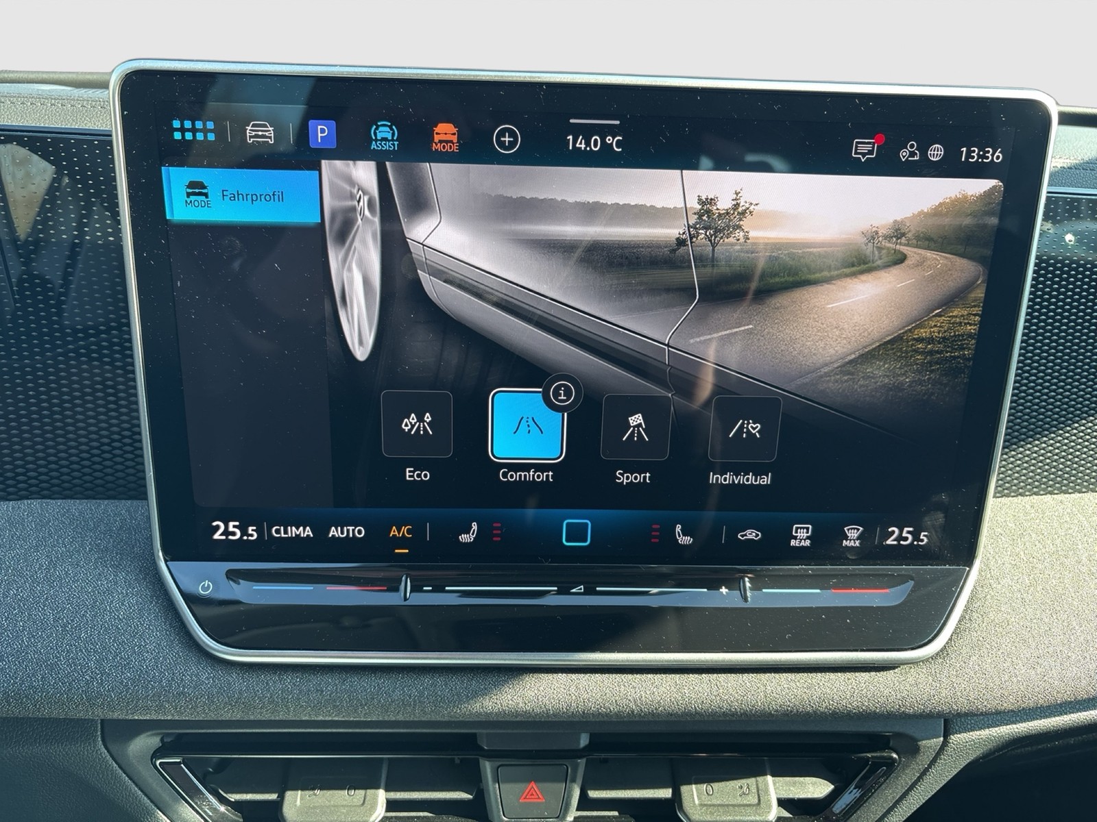 Volkswagen Tiguan 1.5 eTSI AHK CAM NAVI CARPLAY SITZHEIZUNG