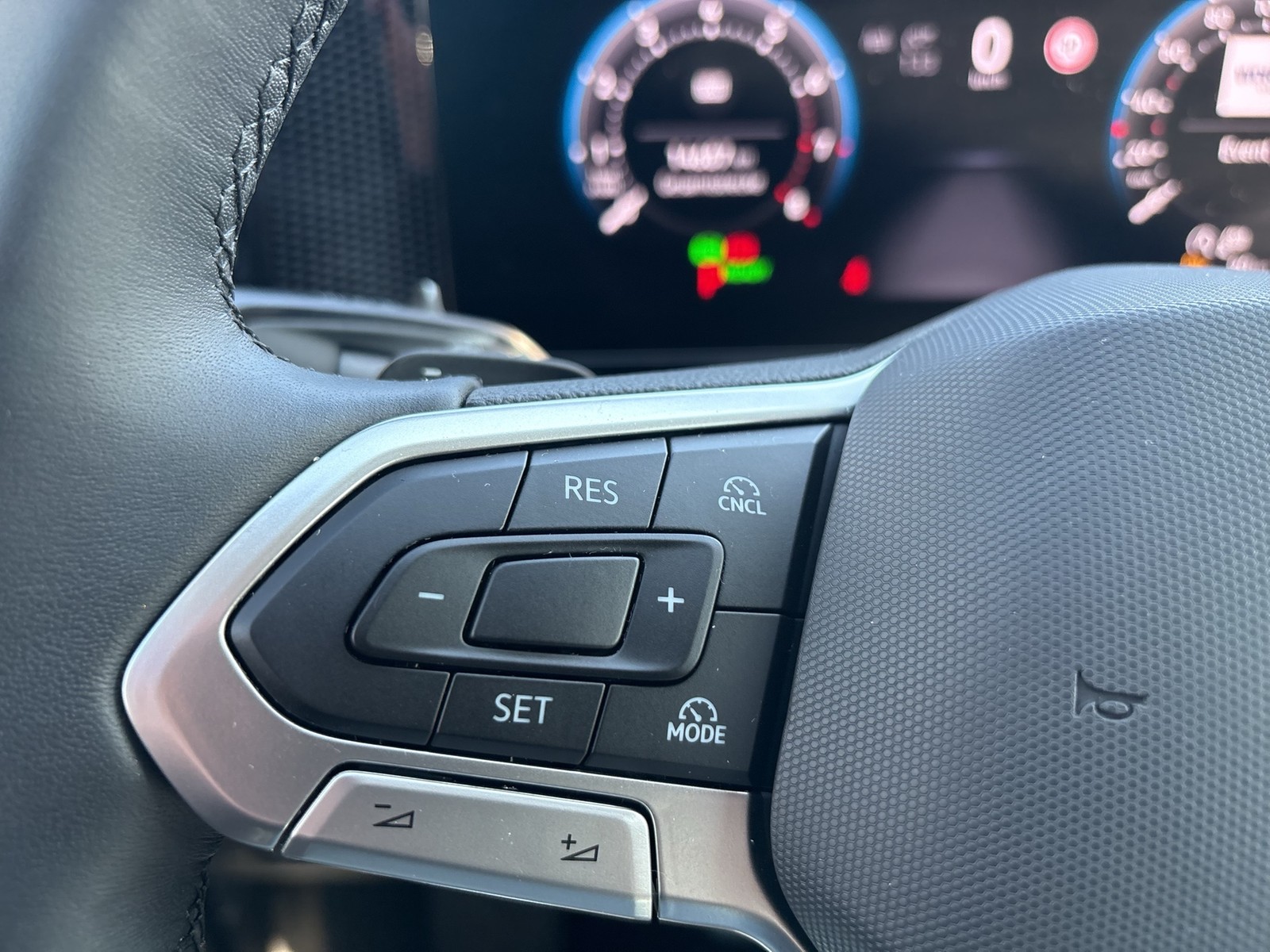 Volkswagen Tiguan 1.5 eTSI AHK CAM NAVI CARPLAY SITZHEIZUNG