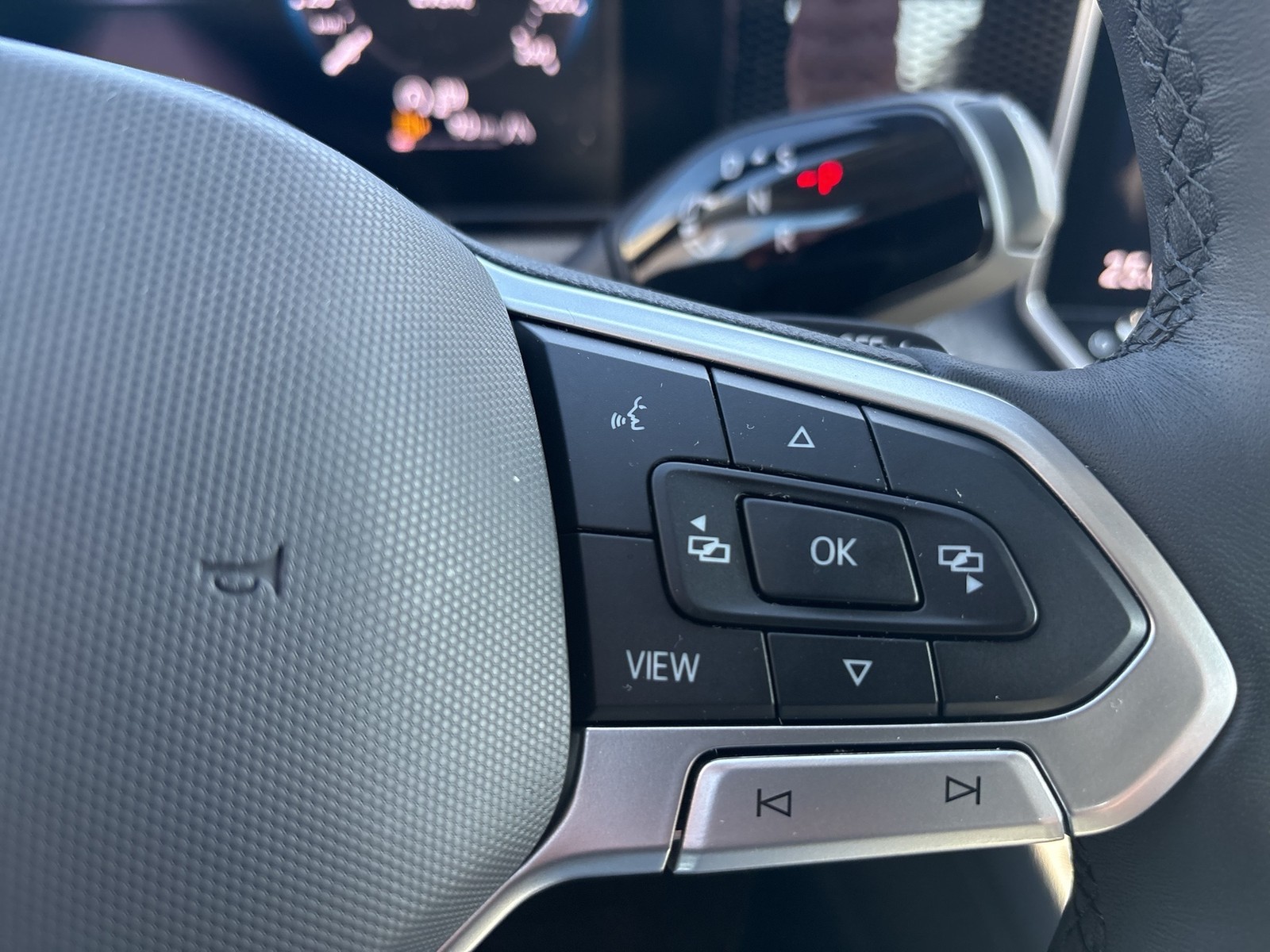 Volkswagen Tiguan 1.5 eTSI AHK CAM NAVI CARPLAY SITZHEIZUNG