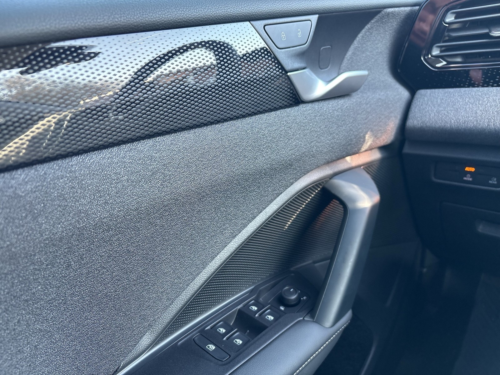 Volkswagen Tiguan 1.5 eTSI AHK CAM NAVI CARPLAY SITZHEIZUNG