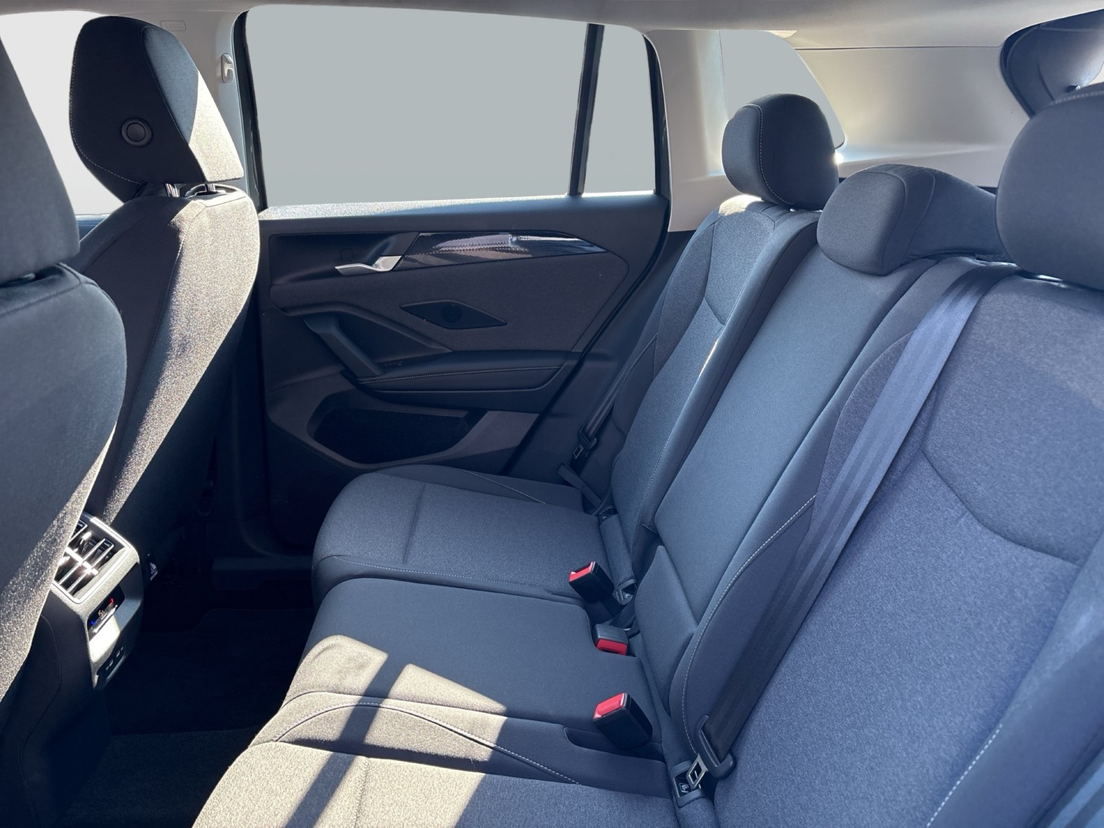 Volkswagen Tiguan 1.5 eTSI AHK CAM NAVI CARPLAY SITZHEIZUNG