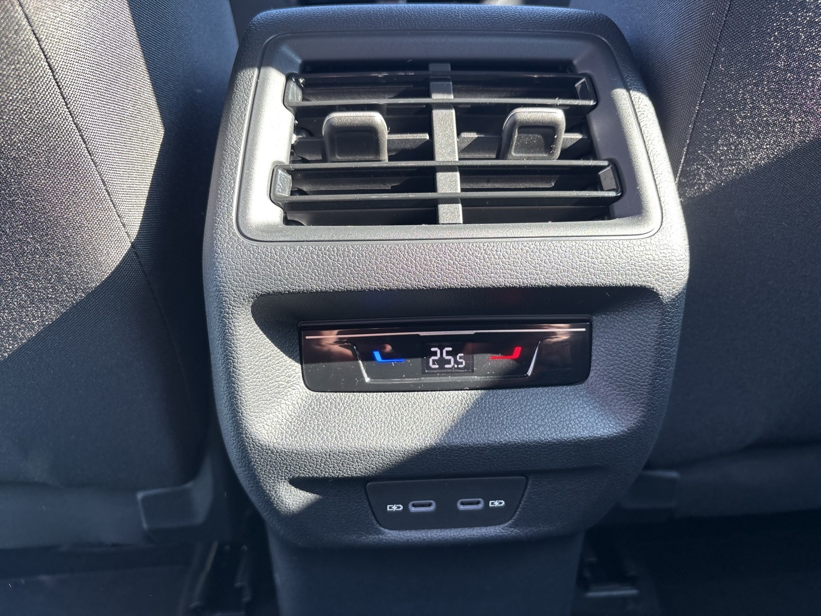 Volkswagen Tiguan 1.5 eTSI AHK CAM NAVI CARPLAY SITZHEIZUNG