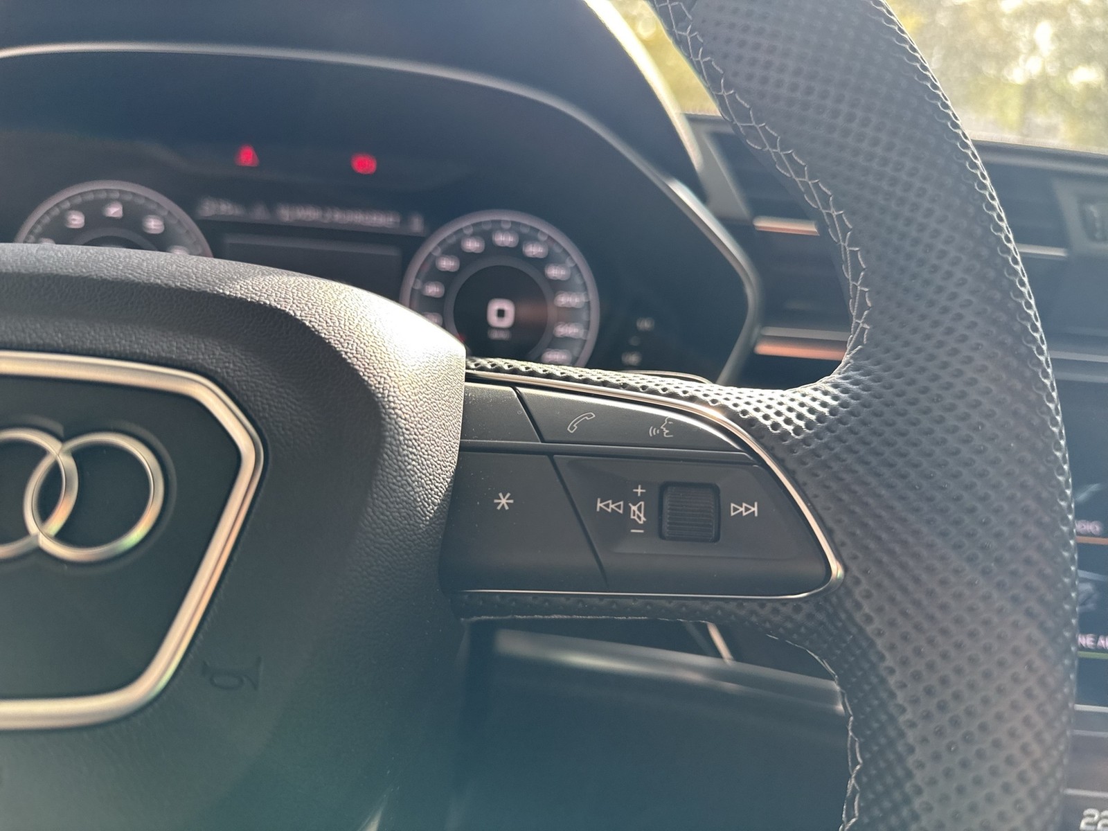 Audi Q3 40 Qu. S LINE PANO AHK 360°CAM ACC LM19