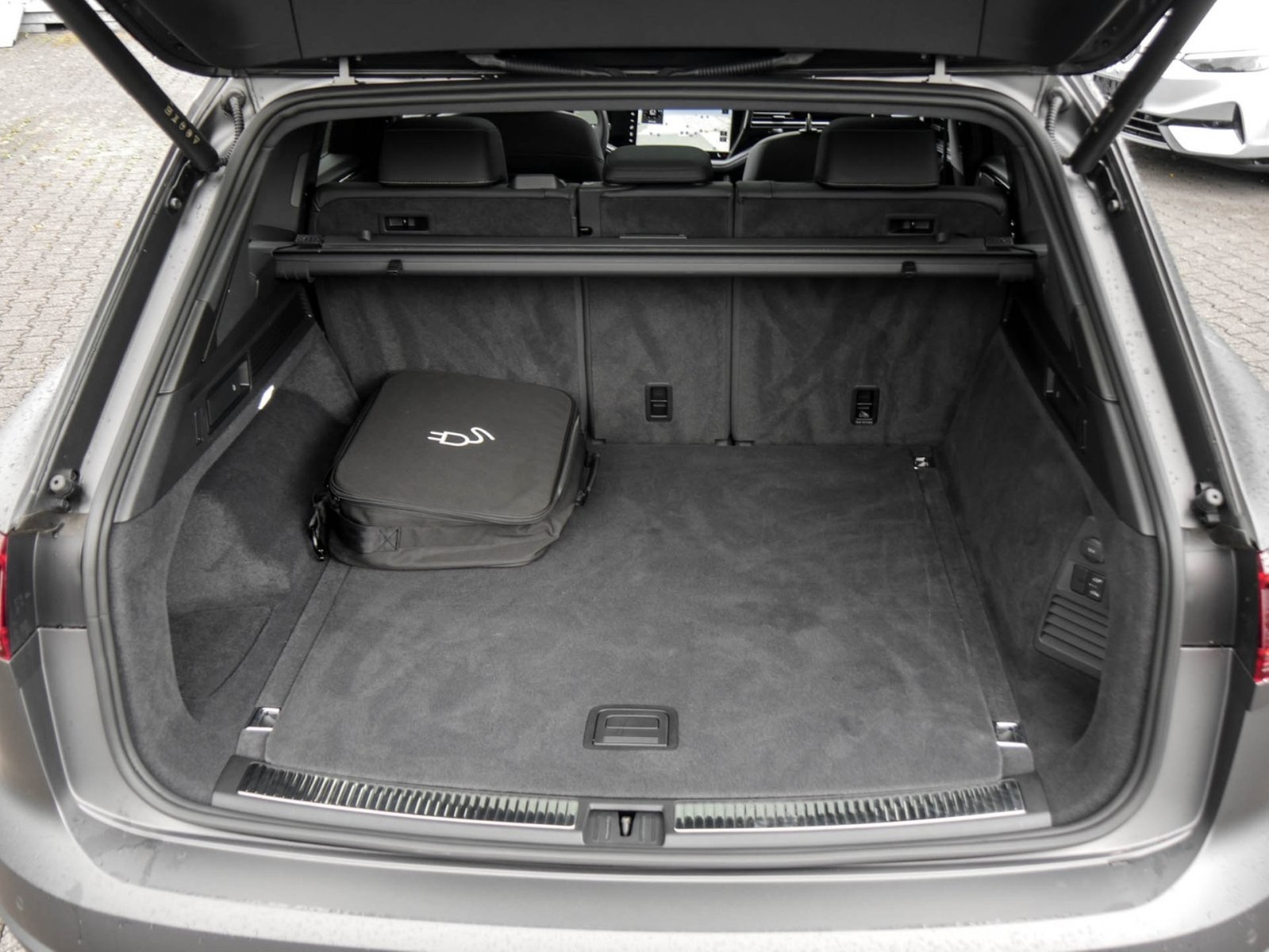 Volkswagen Touareg HYBRID R NEUES MODELL PANO CAM LM21