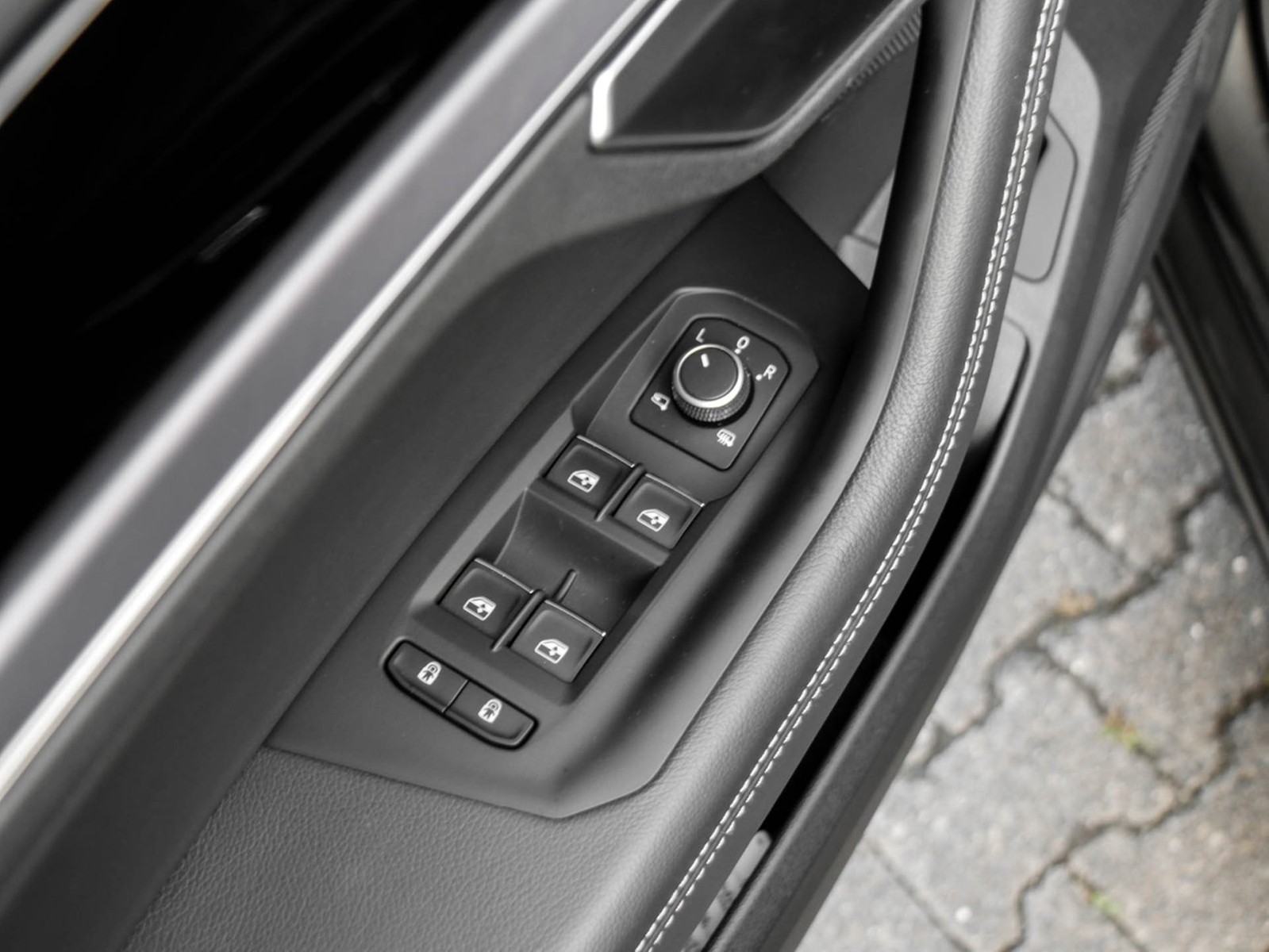 Volkswagen Touareg V6 R-LINE NEUES MODELL AHK CAM ACC LM19