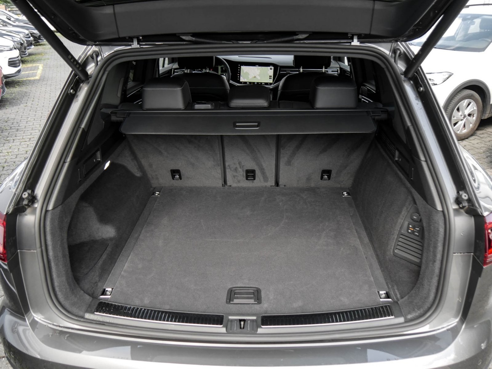 Volkswagen Touareg V6 R-LINE NEUES MODELL AHK CAM ACC LM19