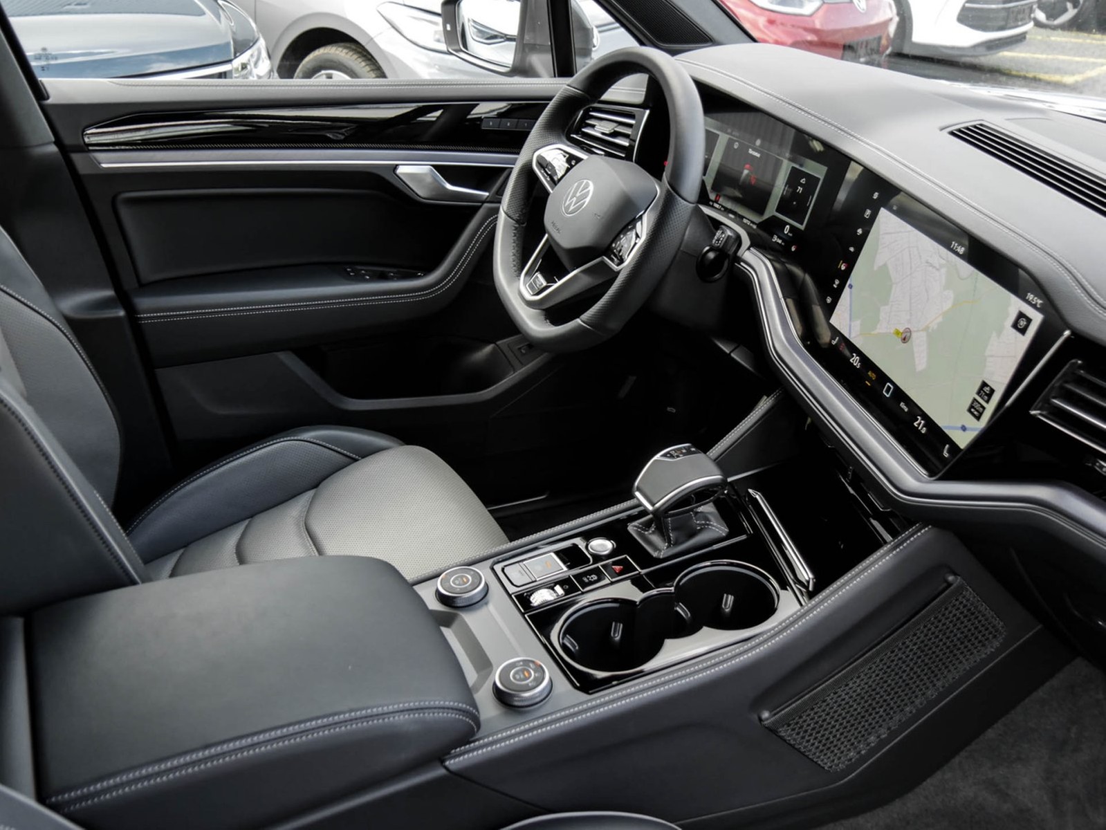 Volkswagen Touareg V6 R-LINE NEUES MODELL AHK CAM ACC LM19