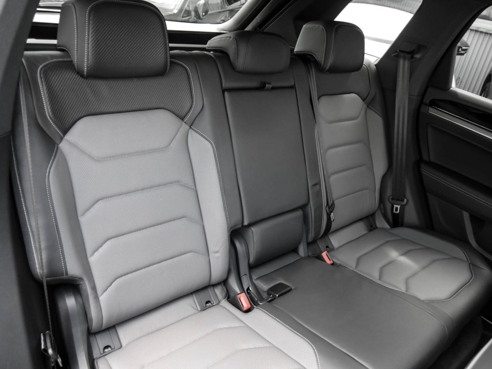Volkswagen Touareg V6 R-LINE NEUES MODELL AHK CAM ACC LM19