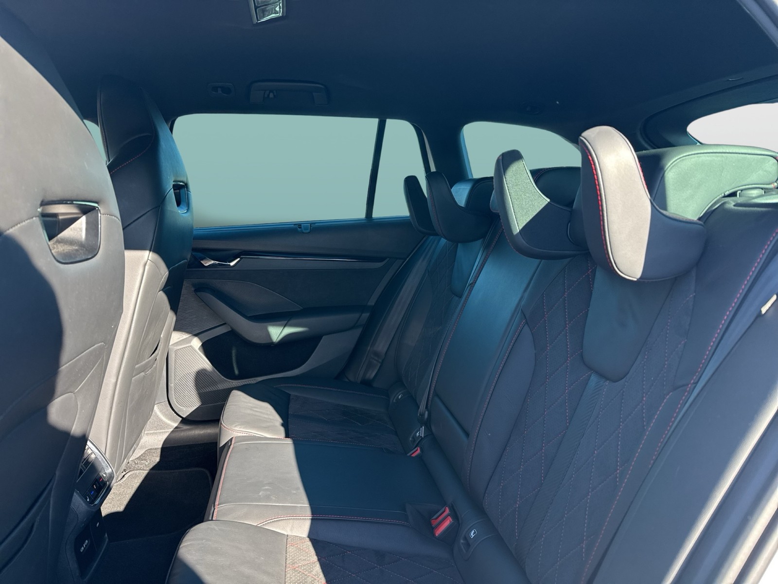 Skoda Octavia Combi 1.4 iV RS STANDHZ CAM LM19 HEAD-UP