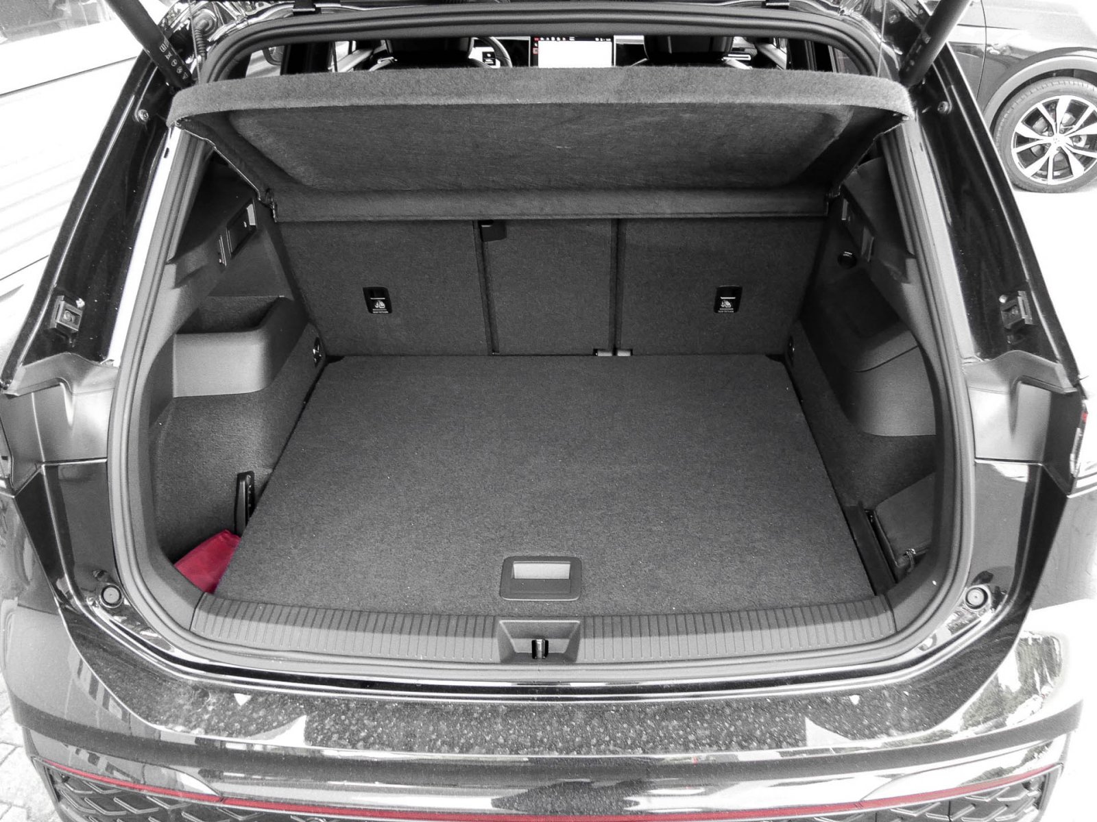 Volkswagen Tiguan 2.0 R-LINE NEUESMODELL LEDER AHK CAM LM19