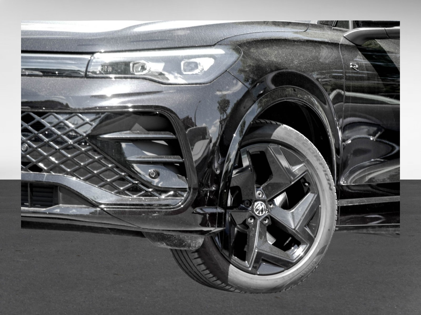 Volkswagen Tiguan 2.0 R-LINE NEUESMODELL LEDER AHK CAM LM19