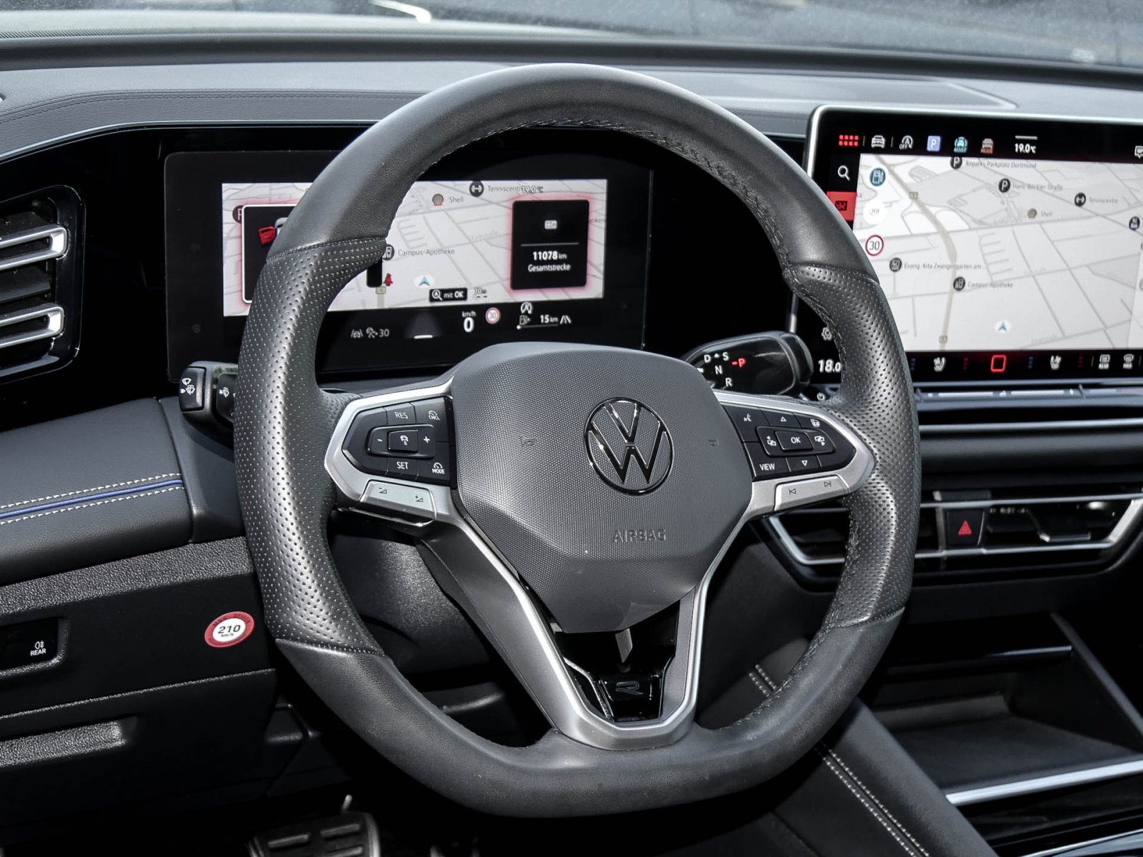 Volkswagen Tiguan 2.0 R-LINE NEUESMODELL LEDER AHK CAM LM19