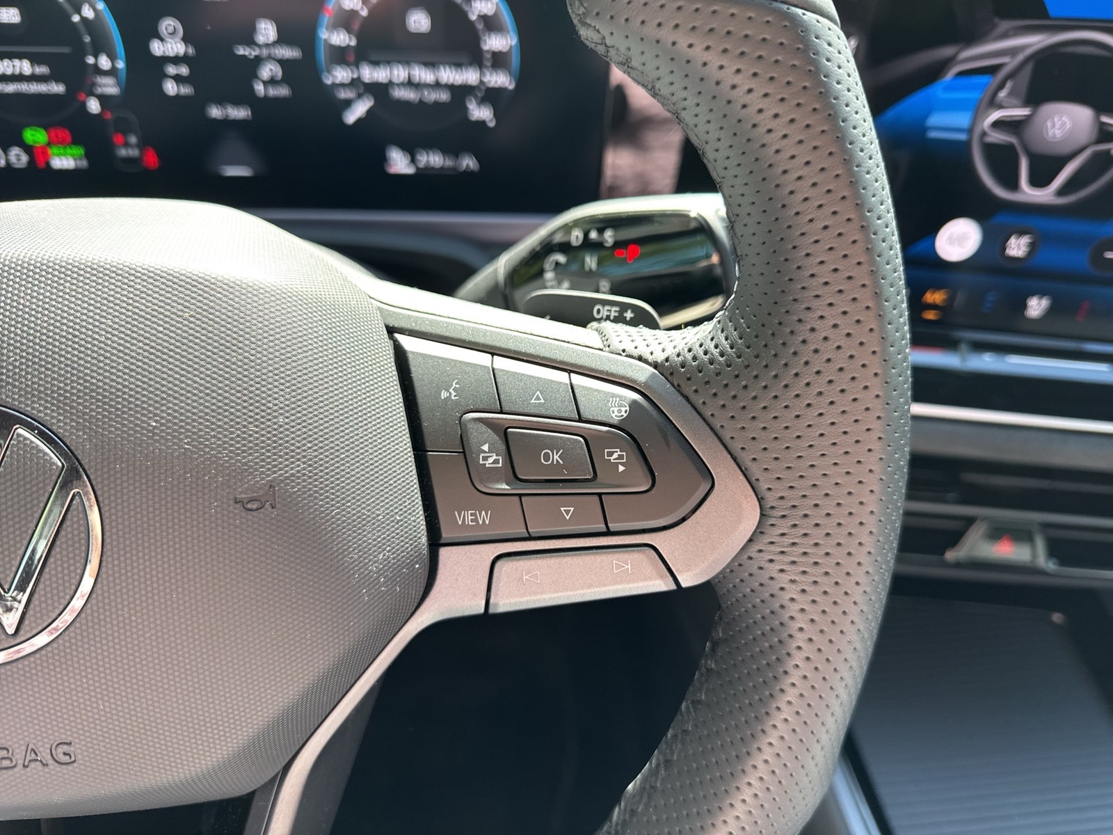 Volkswagen Passat Variant 1.5 HYBRID R-LINE LEDER AHK LM19