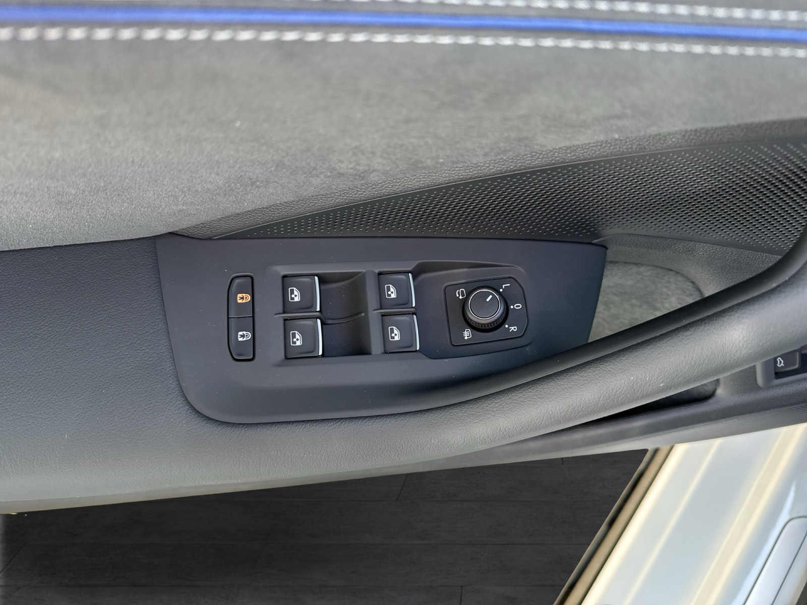 Volkswagen Passat Variant 1.5 HYBRID R-LINE LEDER AHK LM19