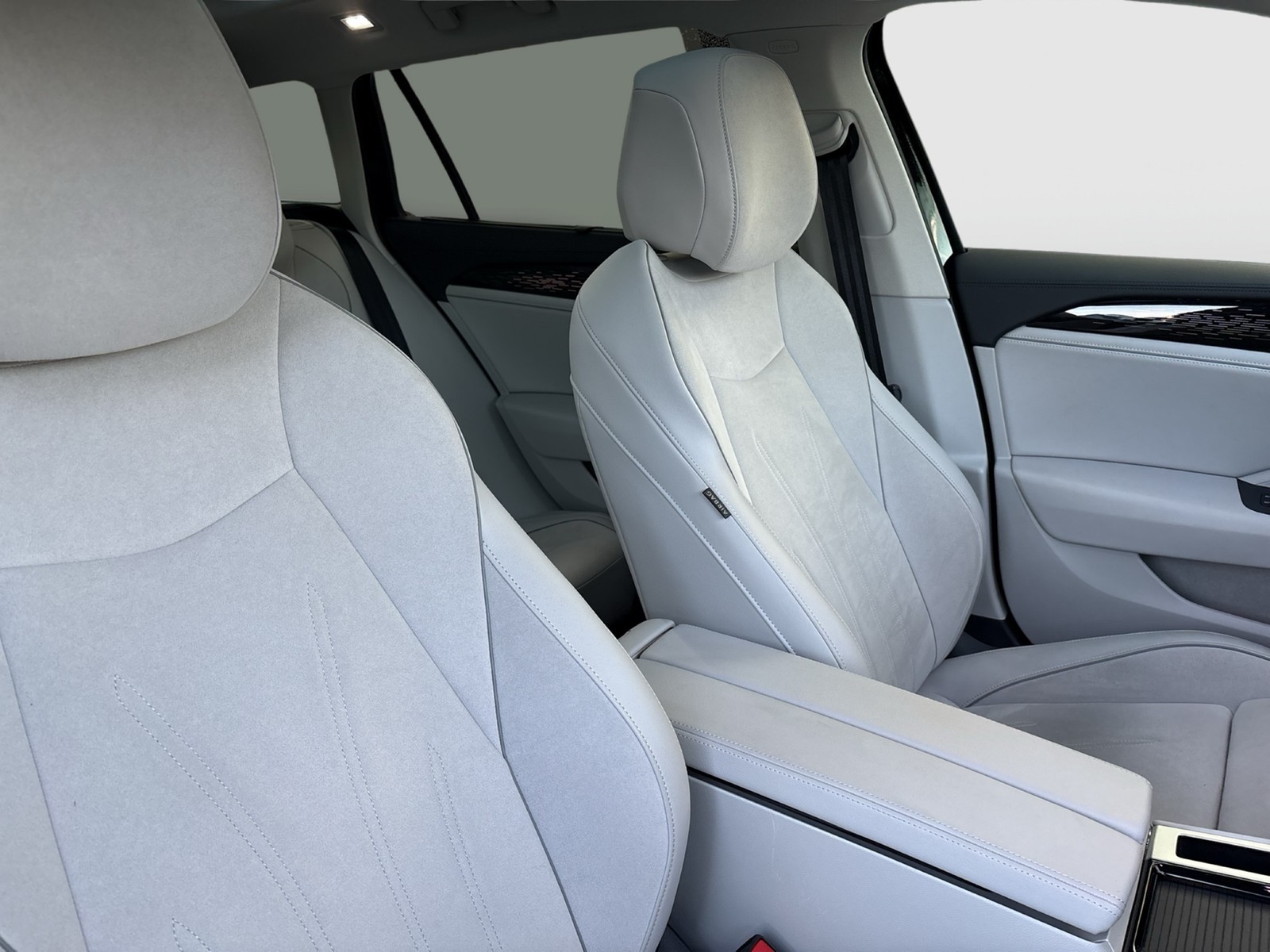 Volkswagen Passat Variant 1.5 HYBRID ELEGANCE PANO AHK ACC