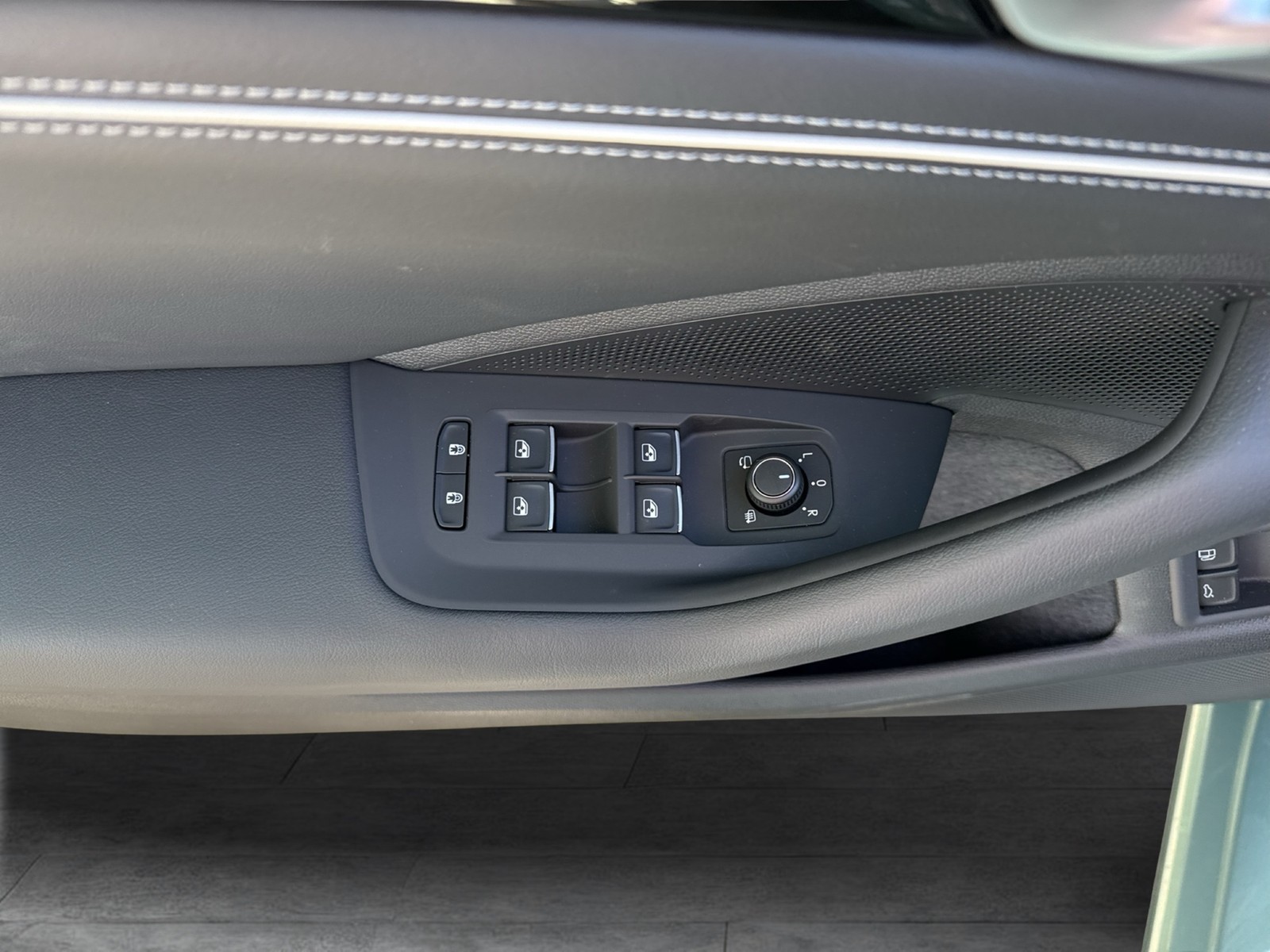 Volkswagen Passat Variant 1.5 HYBRID ELEGANCE AHK 360°CAM