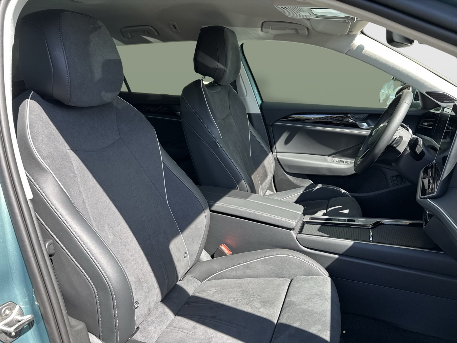 Volkswagen Passat Variant 1.5 HYBRID ELEGANCE AHK 360°CAM