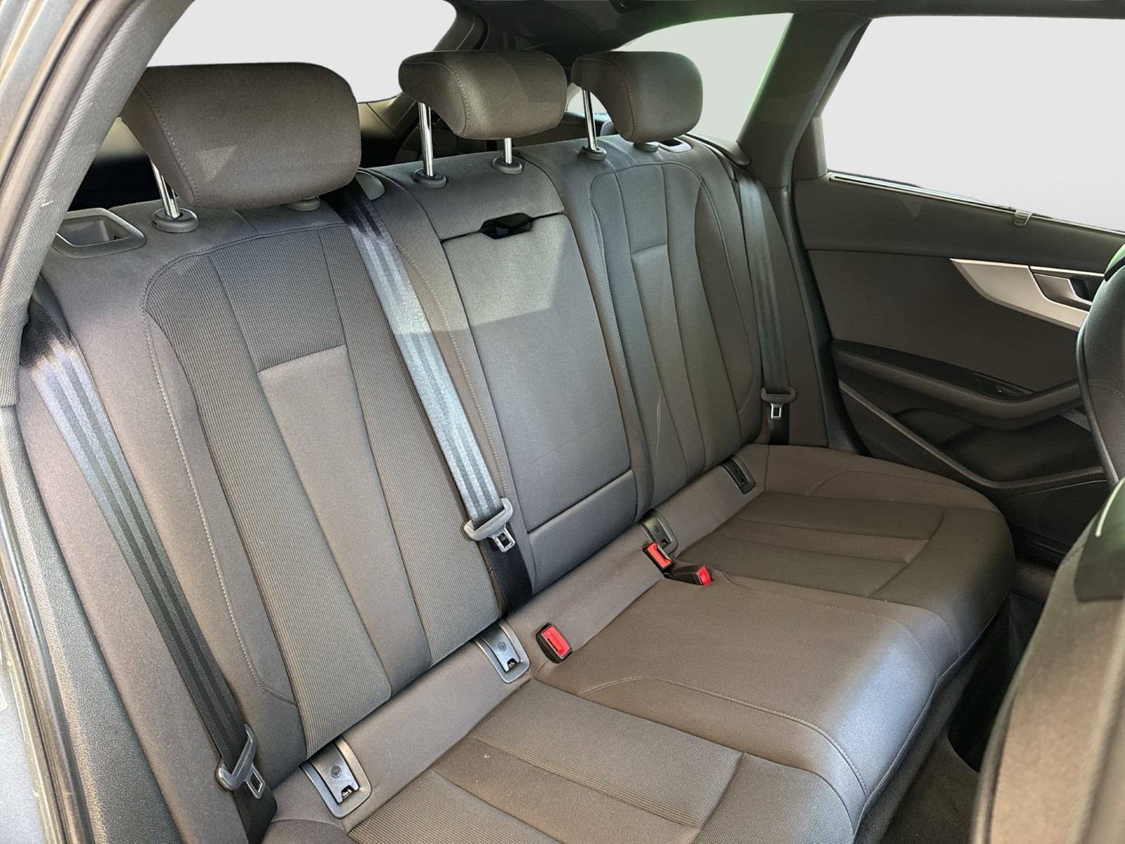 Audi A4 Avant 30 S LINE COMPETITION BLACKPAK CAM ALU19