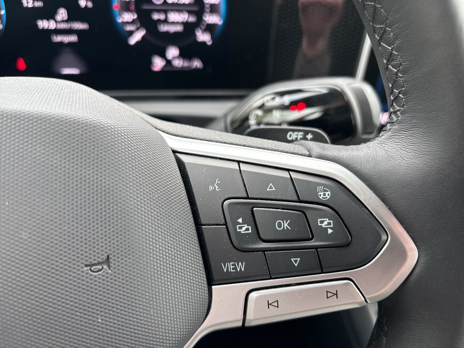 Volkswagen Tiguan 1.5 HYBRID LIFE AHK CAM HEAD-UP ACC NAVI