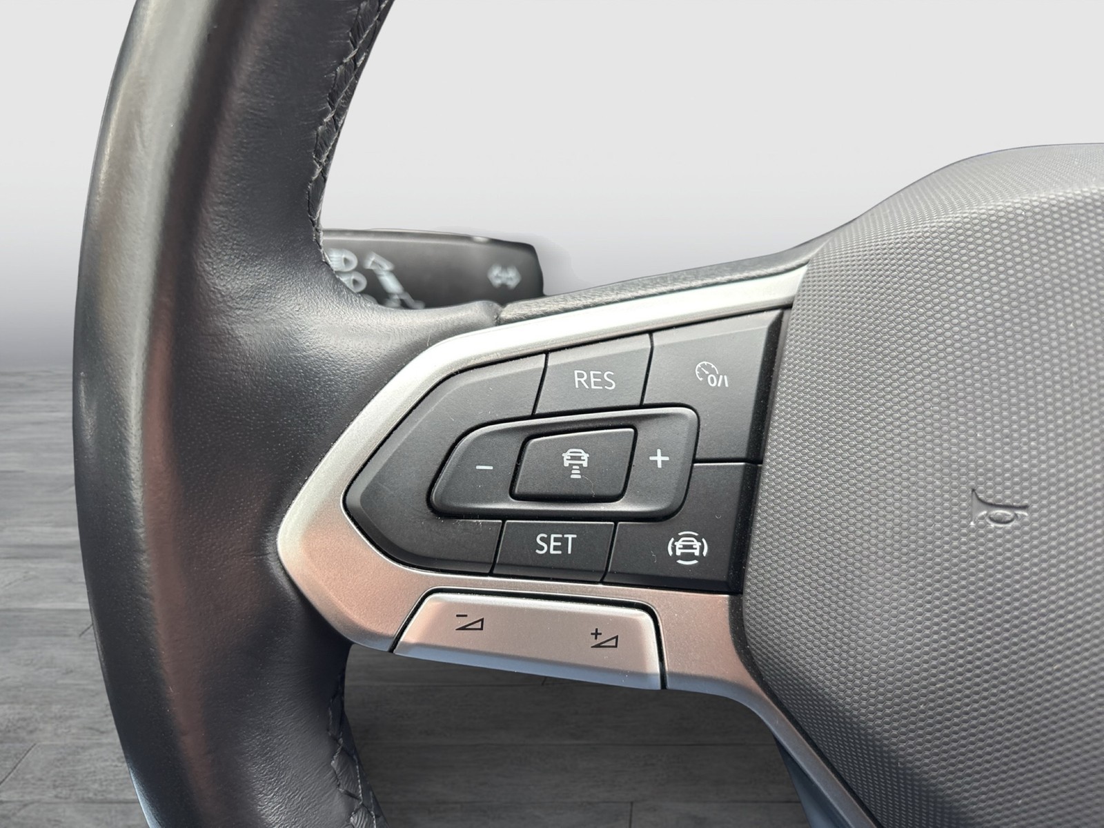 Volkswagen T-Roc 1.0 LIFE ACC NAVI LM17 CARPLAY SITZHEIZUNG