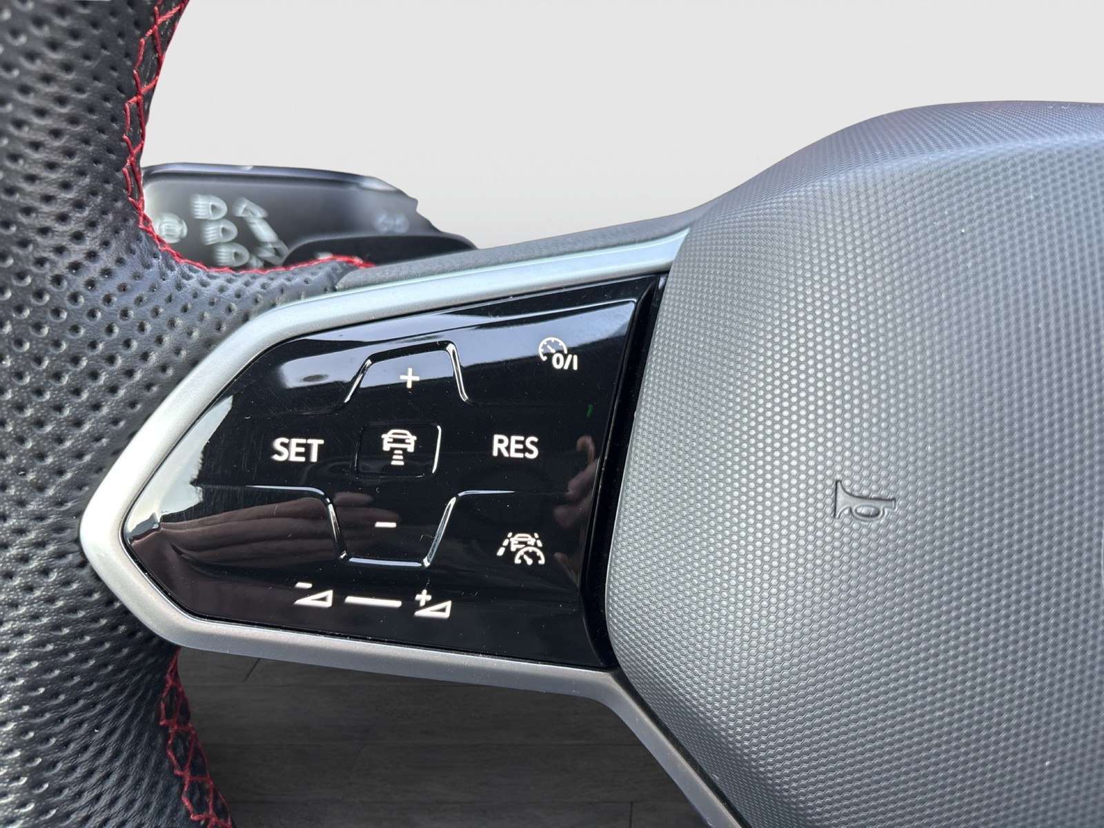 Volkswagen Golf VIII 2.0 GTI BLACK STYLE MATRIXLED 19" NAVI