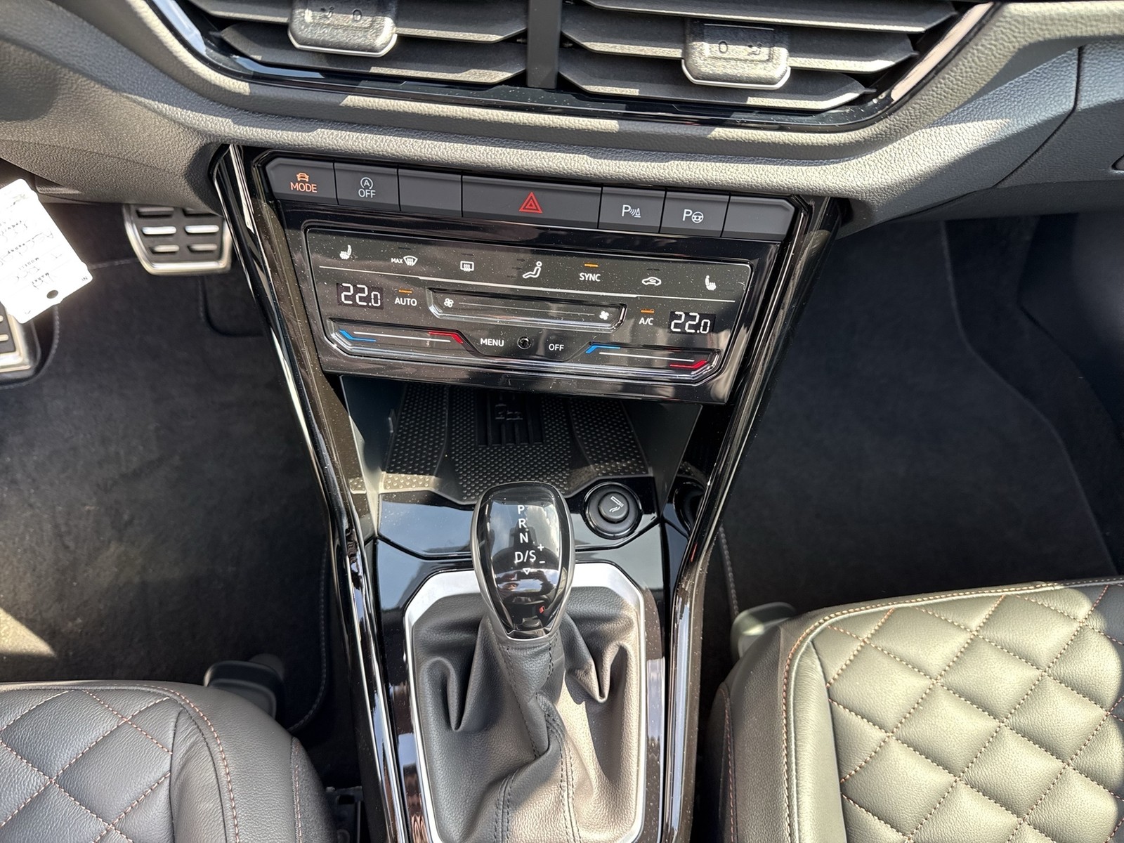 Volkswagen T-Roc Cabriolet 1.5 R-LINE EDITION KARMANN LEDER