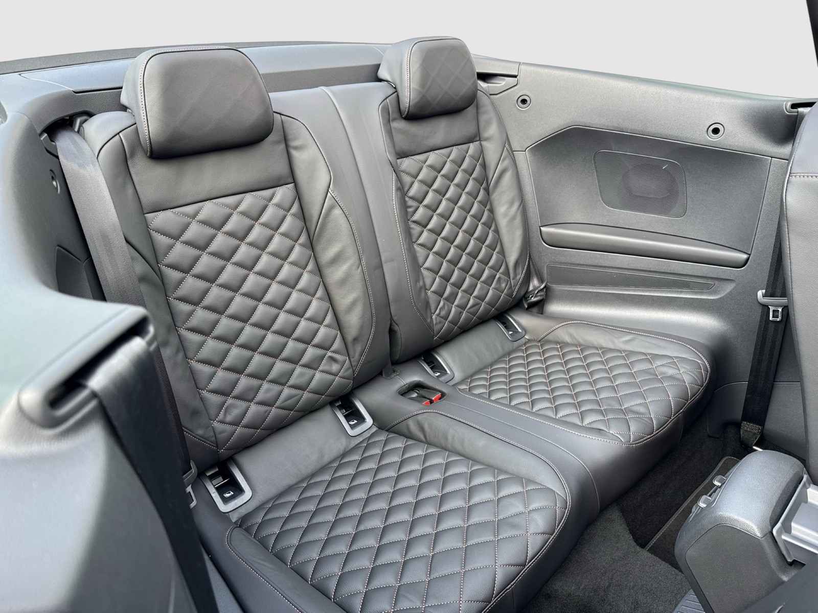 Volkswagen T-Roc Cabriolet 1.5 R-LINE EDITION KARMANN LEDER