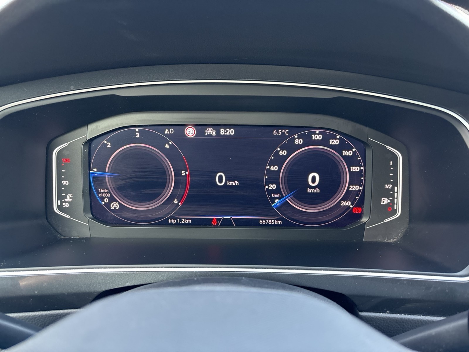 Volkswagen Tiguan 2.0 LIFE AHK KAMERA ALU NAVI SITZHEIZ.