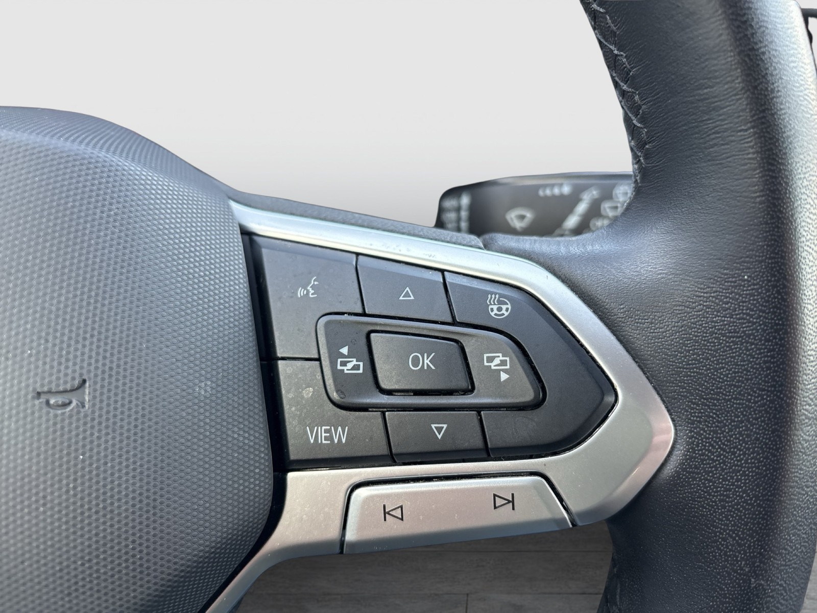 Volkswagen Tiguan 2.0 LIFE AHK KAMERA ALU NAVI SITZHEIZ.