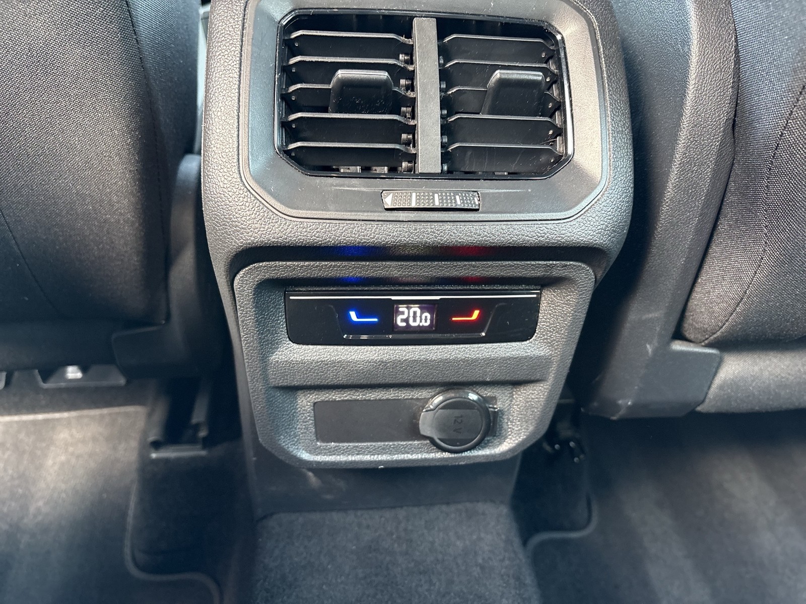 Volkswagen Tiguan 2.0 LIFE AHK KAMERA ALU NAVI SITZHEIZ.