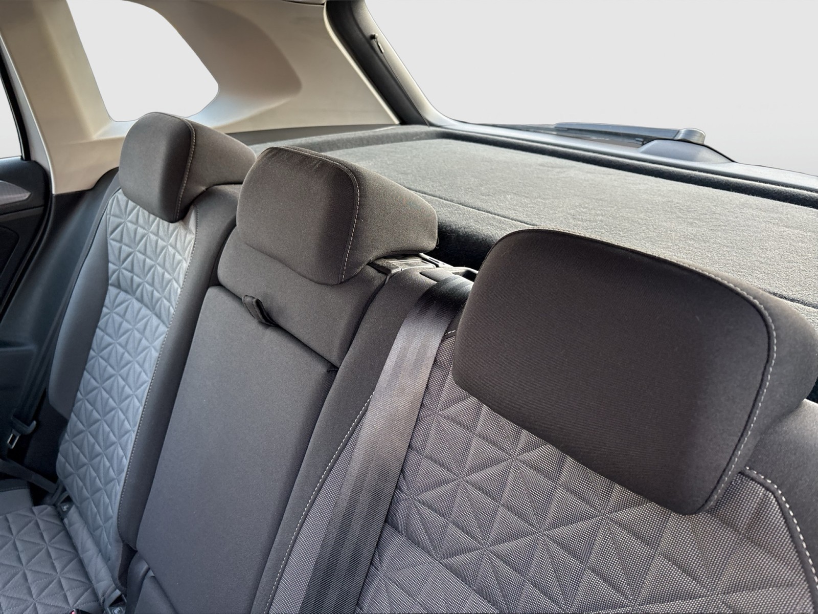 Volkswagen Tiguan 2.0 LIFE AHK KAMERA ALU NAVI SITZHEIZ.