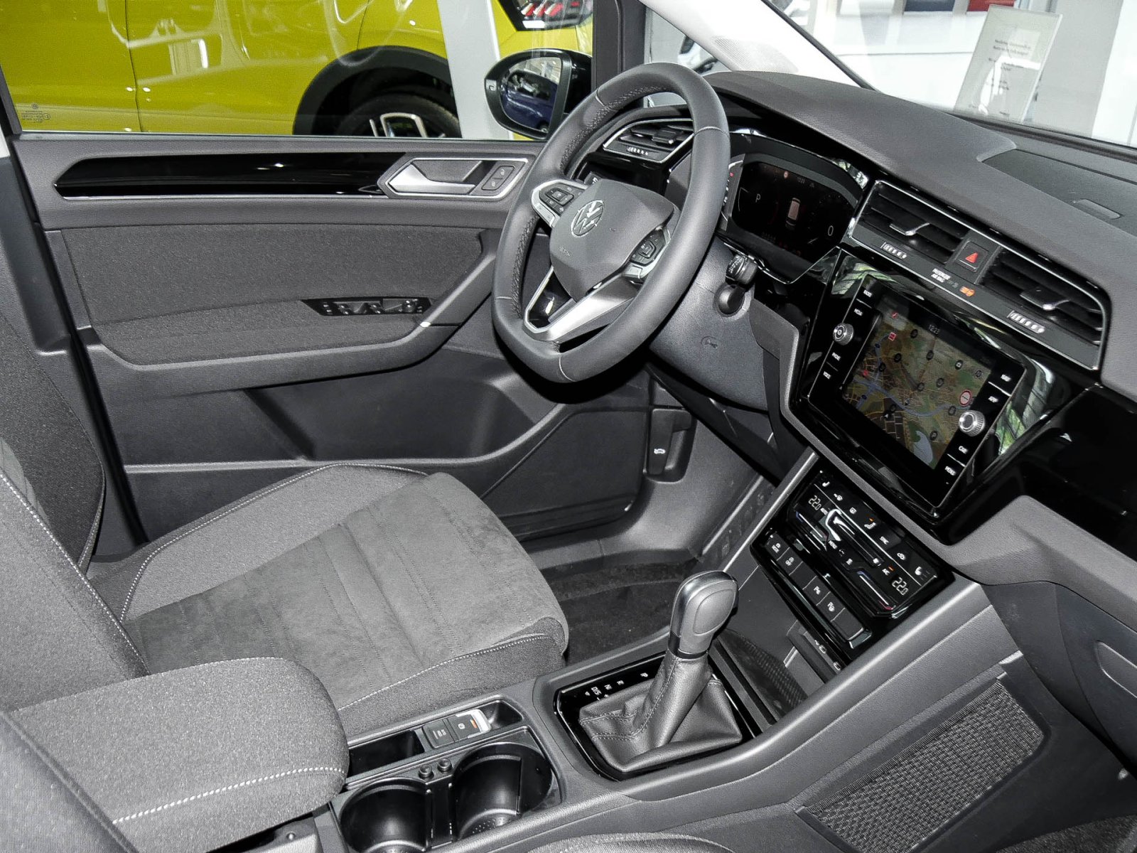 Volkswagen Touran 2.0 TDI HIGHLINE DSG NAVI 7SITZE STANDHZG
