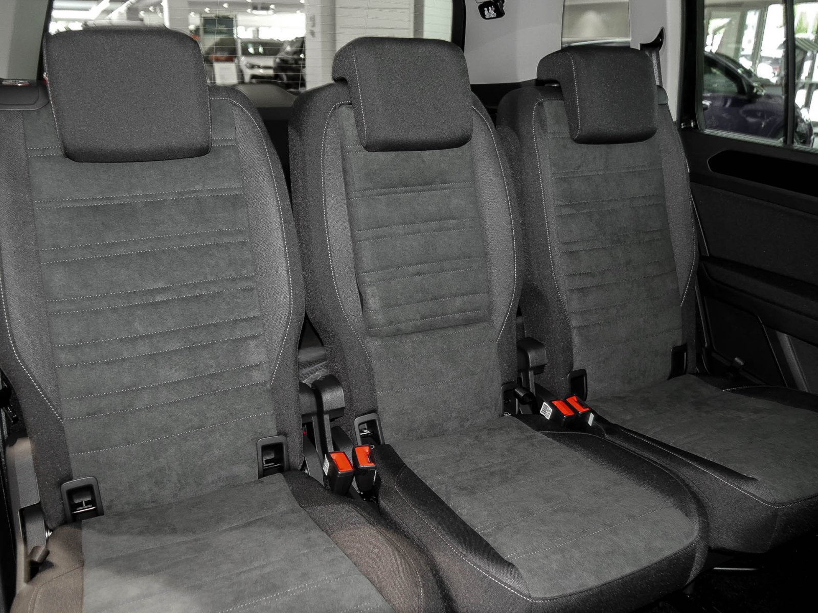 Volkswagen Touran 2.0 TDI HIGHLINE DSG NAVI 7SITZE STANDHZG