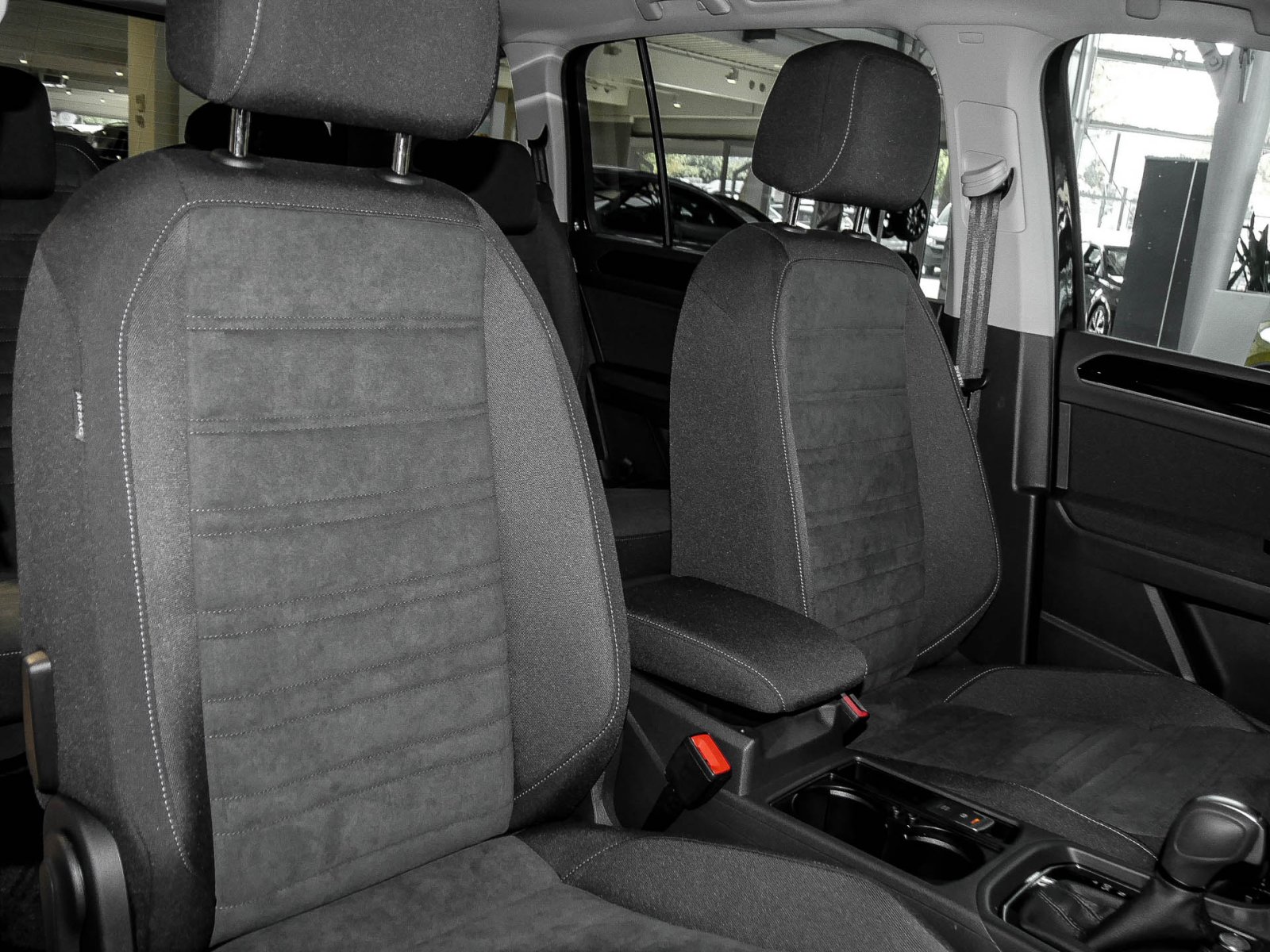 Volkswagen Touran 2.0 TDI HIGHLINE DSG NAVI 7SITZE STANDHZG