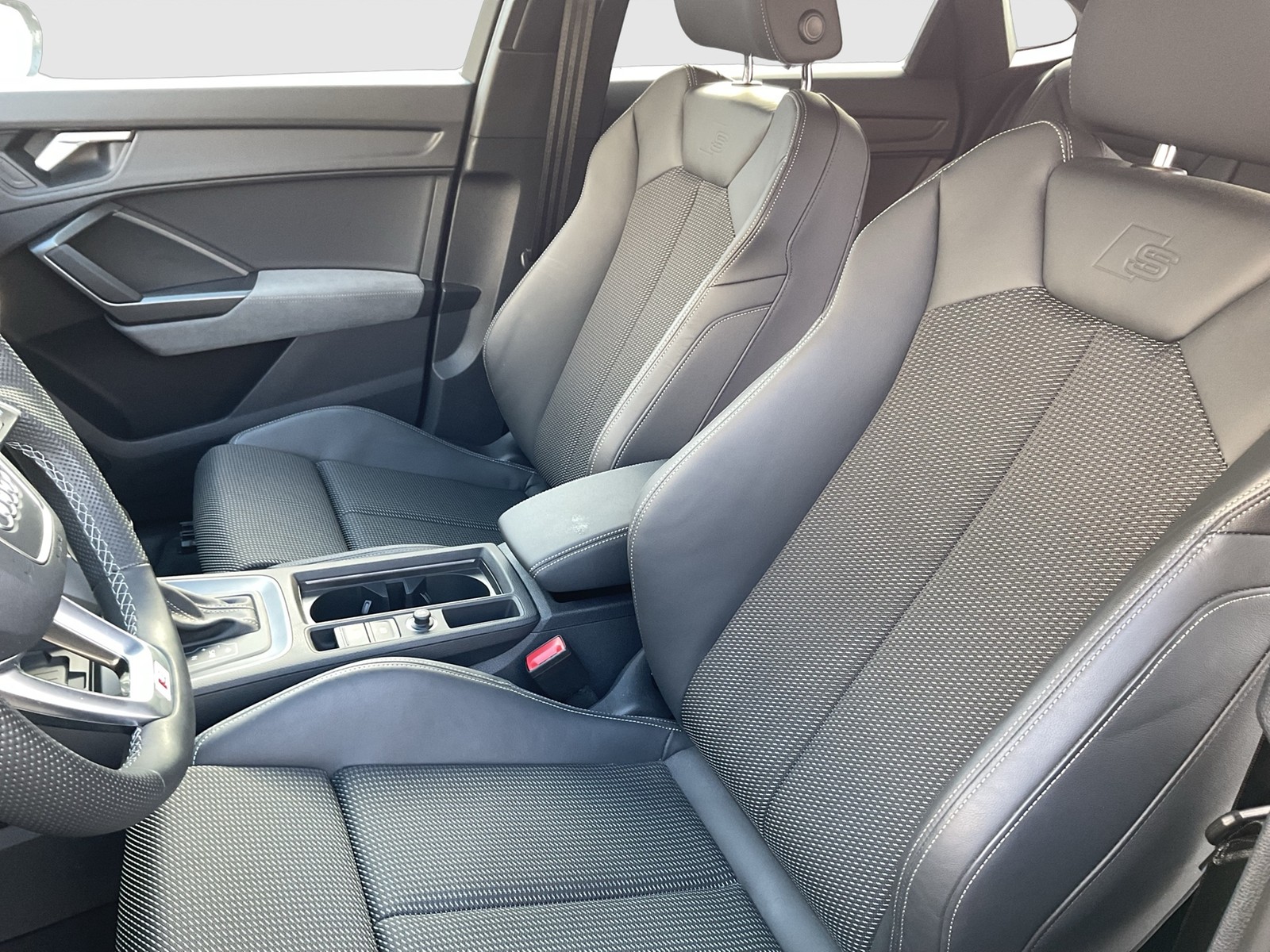 Audi Q3 Sportback 35 S LINE AHK ACC LM18 EKLAPPE NAVI+