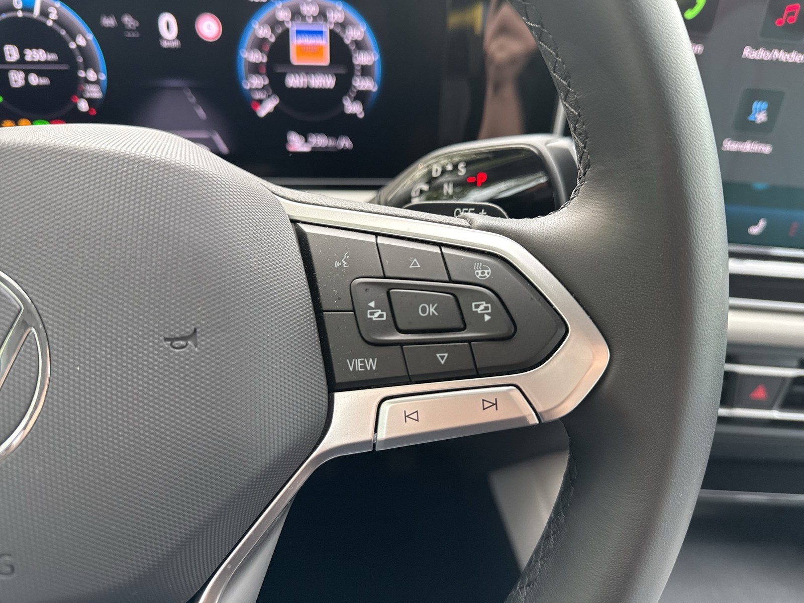 Volkswagen Tiguan 1.5 HYBRID ELEGANCE AHK 360°CAM HD-MATRIX