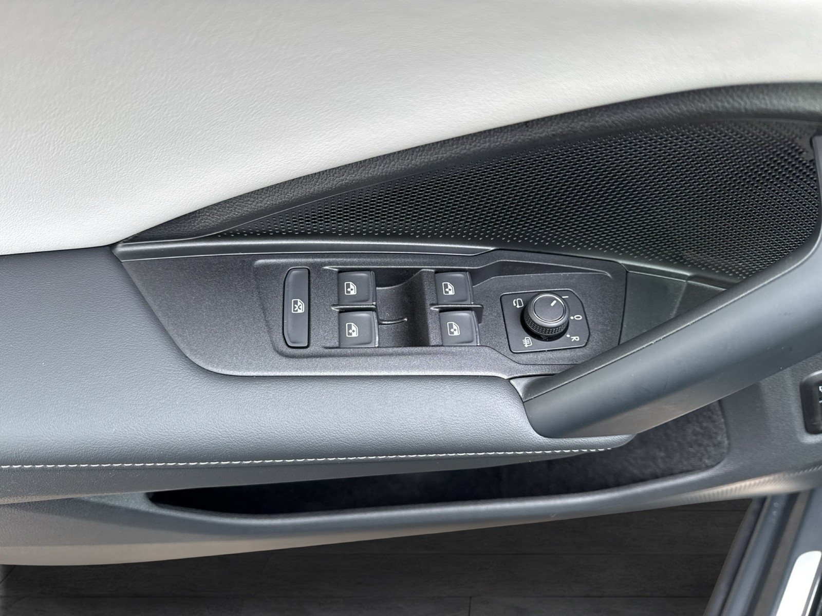 Volkswagen Tiguan 1.5 HYBRID ELEGANCE AHK 360°CAM HD-MATRIX