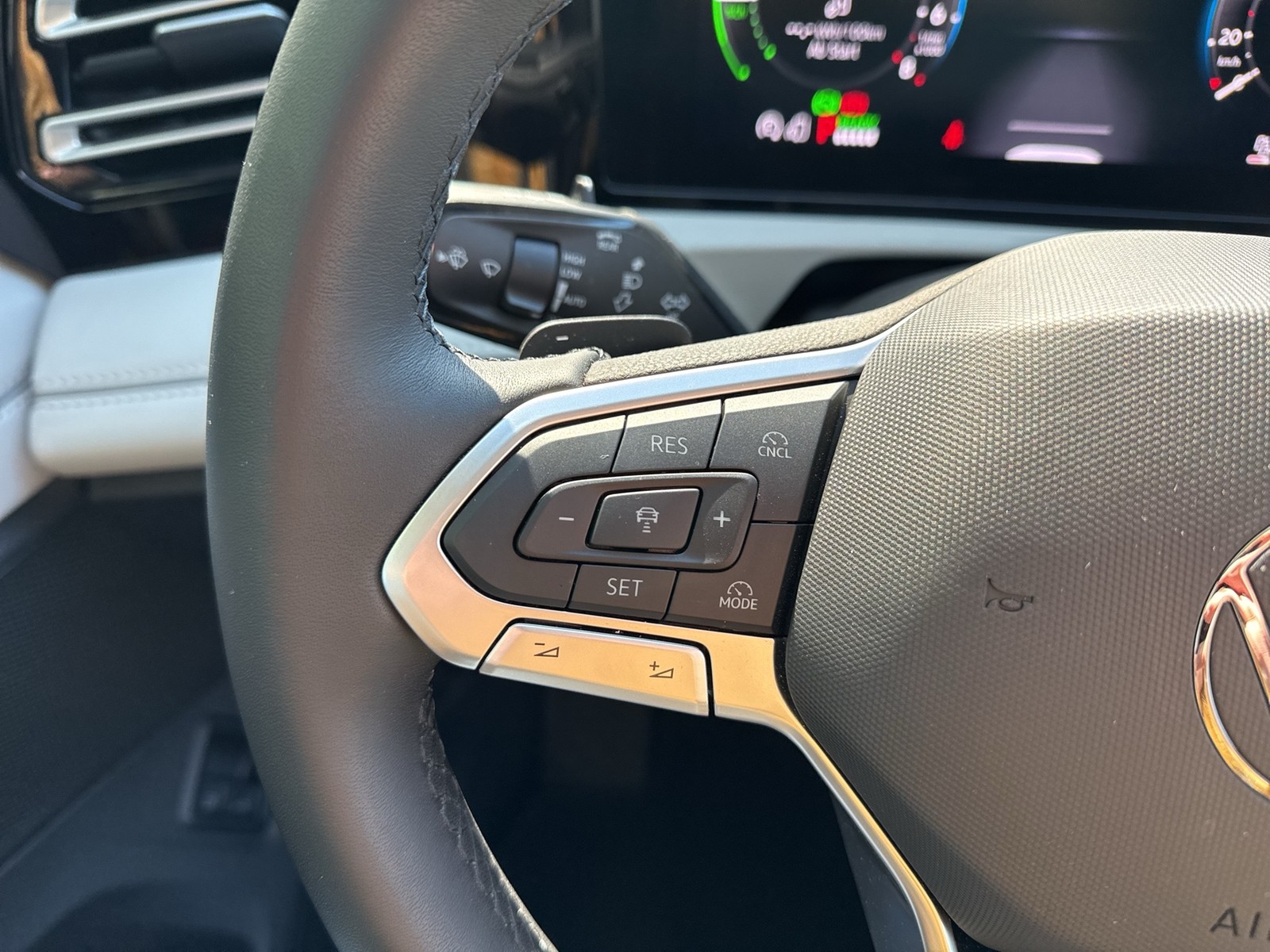 Volkswagen Tiguan 1.5 HYBRID ELEGANCE AHK 360°CAM HD-MATRIX