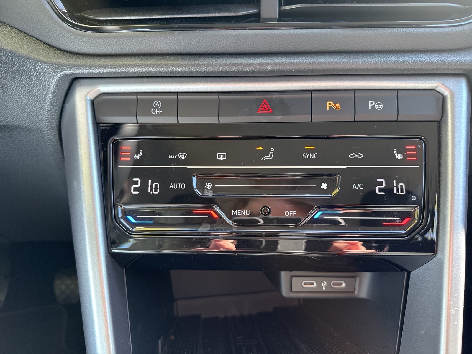Volkswagen T-Roc 1.0 LIFE NAVI CARPLAY ALU VIRTUAL-COCKPIT