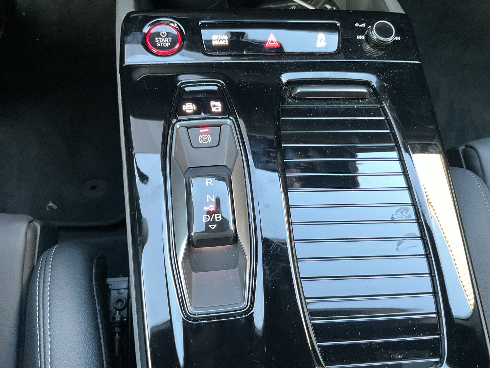 Audi A6 e-tron Avant quattro S LINE PANO AHK B&O LM21