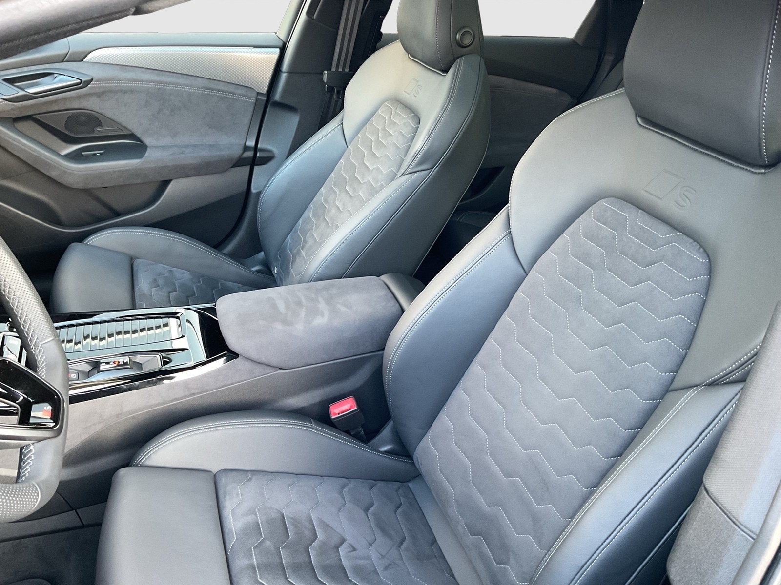 Audi A6 e-tron Avant quattro S LINE PANO AHK B&O LM21