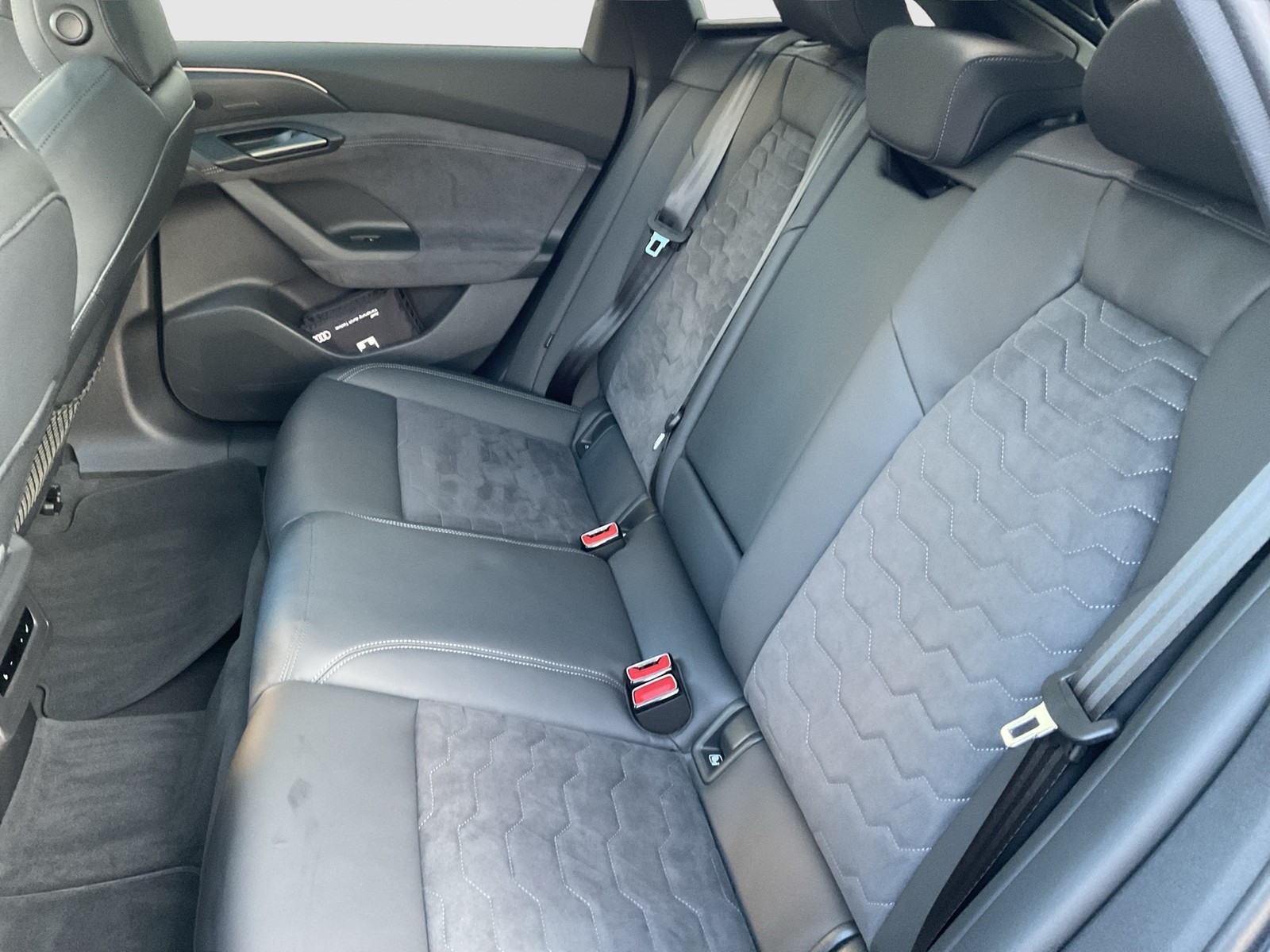 Audi A6 e-tron Avant quattro S LINE PANO AHK B&O LM21