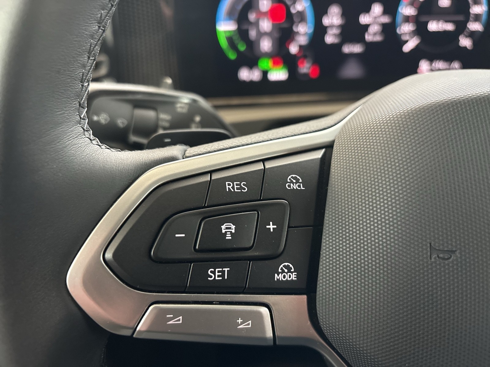 Volkswagen Tiguan 1.5 HYBRID LIFE AHK CAM ACC NAVI