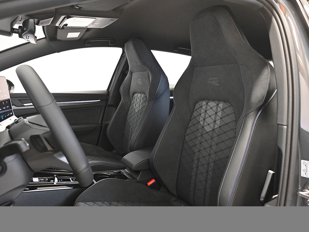 Volkswagen Golf 1.5 R-LINE DSG