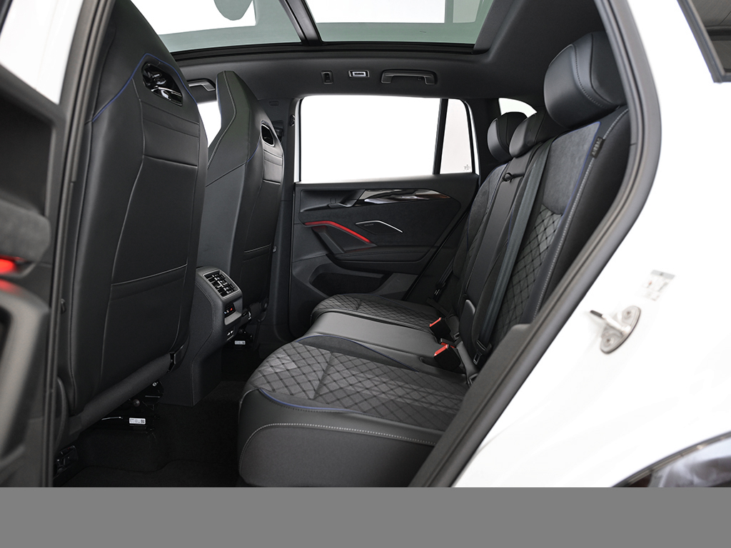 Volkswagen Tiguan 1.5 eTSI R-LINE DSG BLACKSTYLE PANO AHK