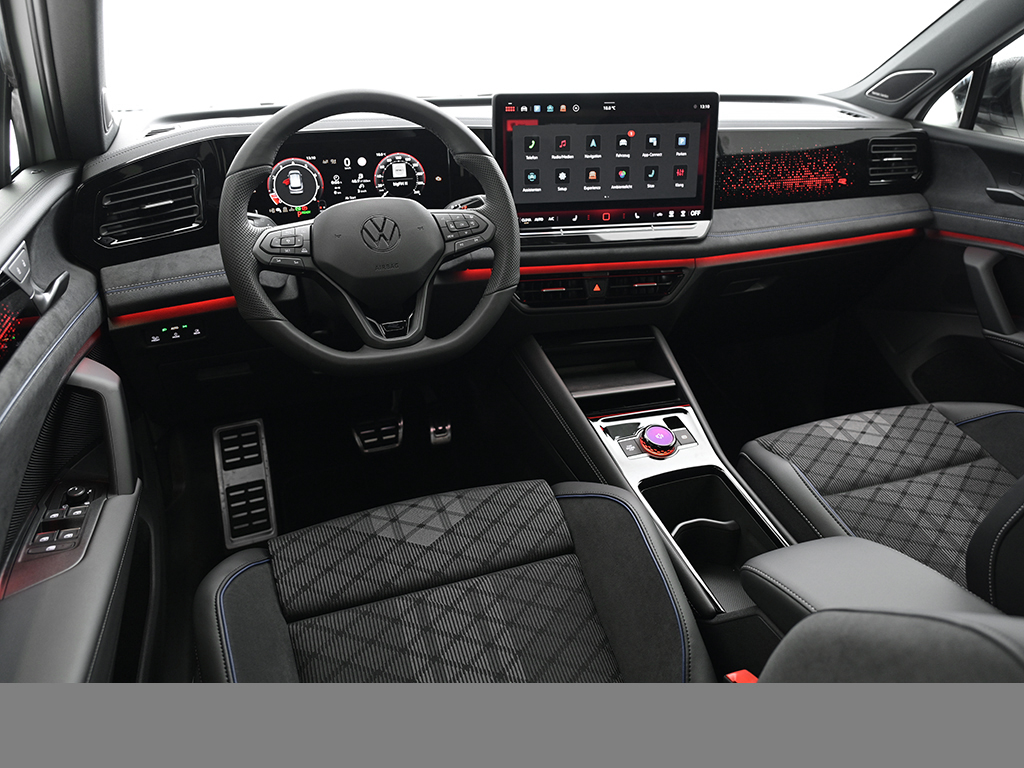 Volkswagen Tiguan 1.5 eTSI R-LINE DSG BLACKSTYLE PANO AHK