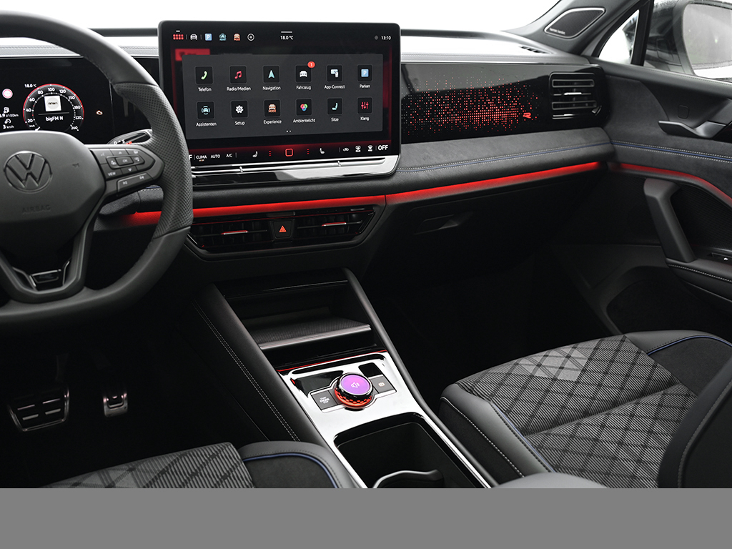 Volkswagen Tiguan 1.5 eTSI R-LINE DSG BLACKSTYLE PANO AHK